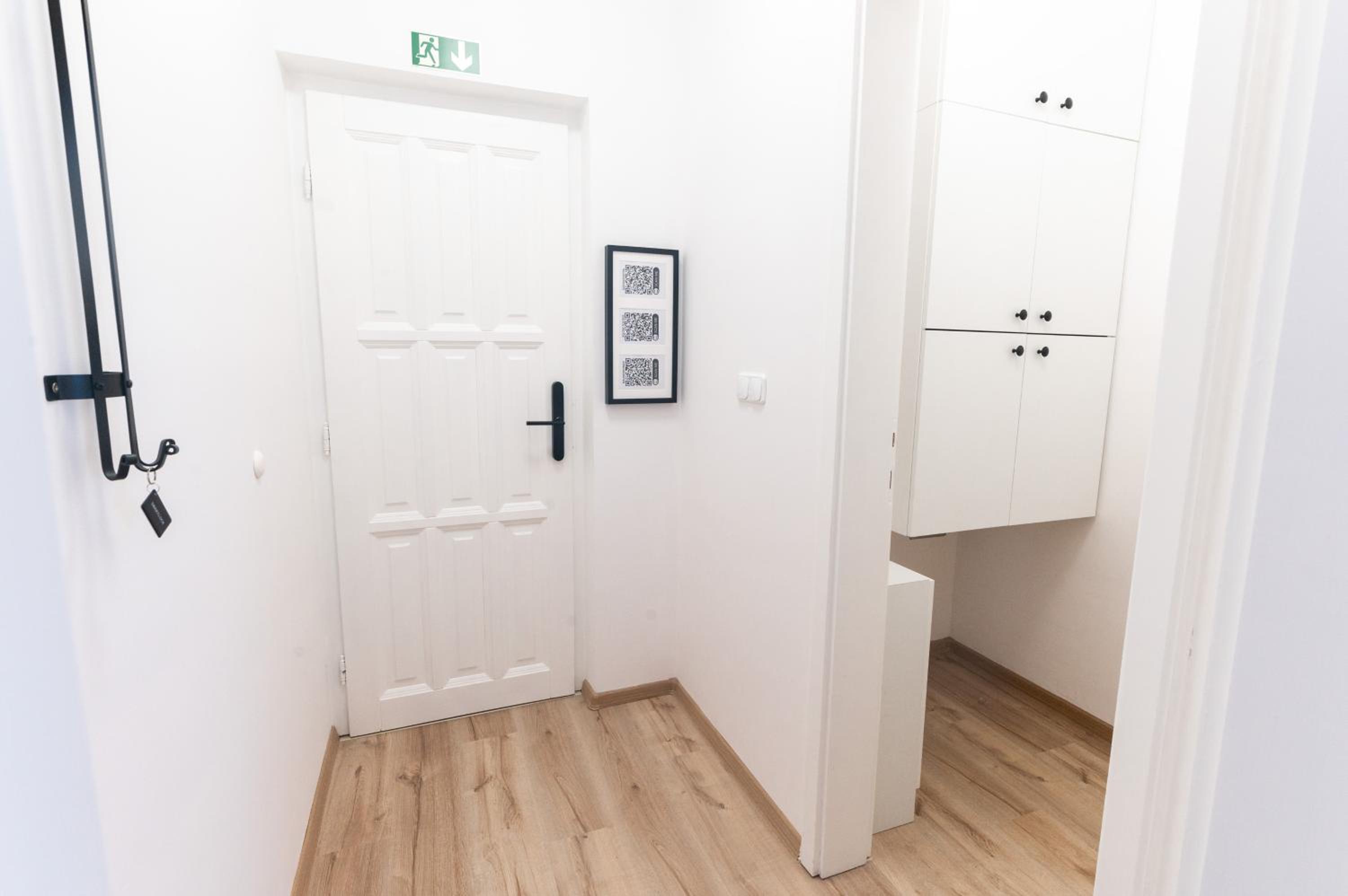 Standard Twin Room - Photo 4