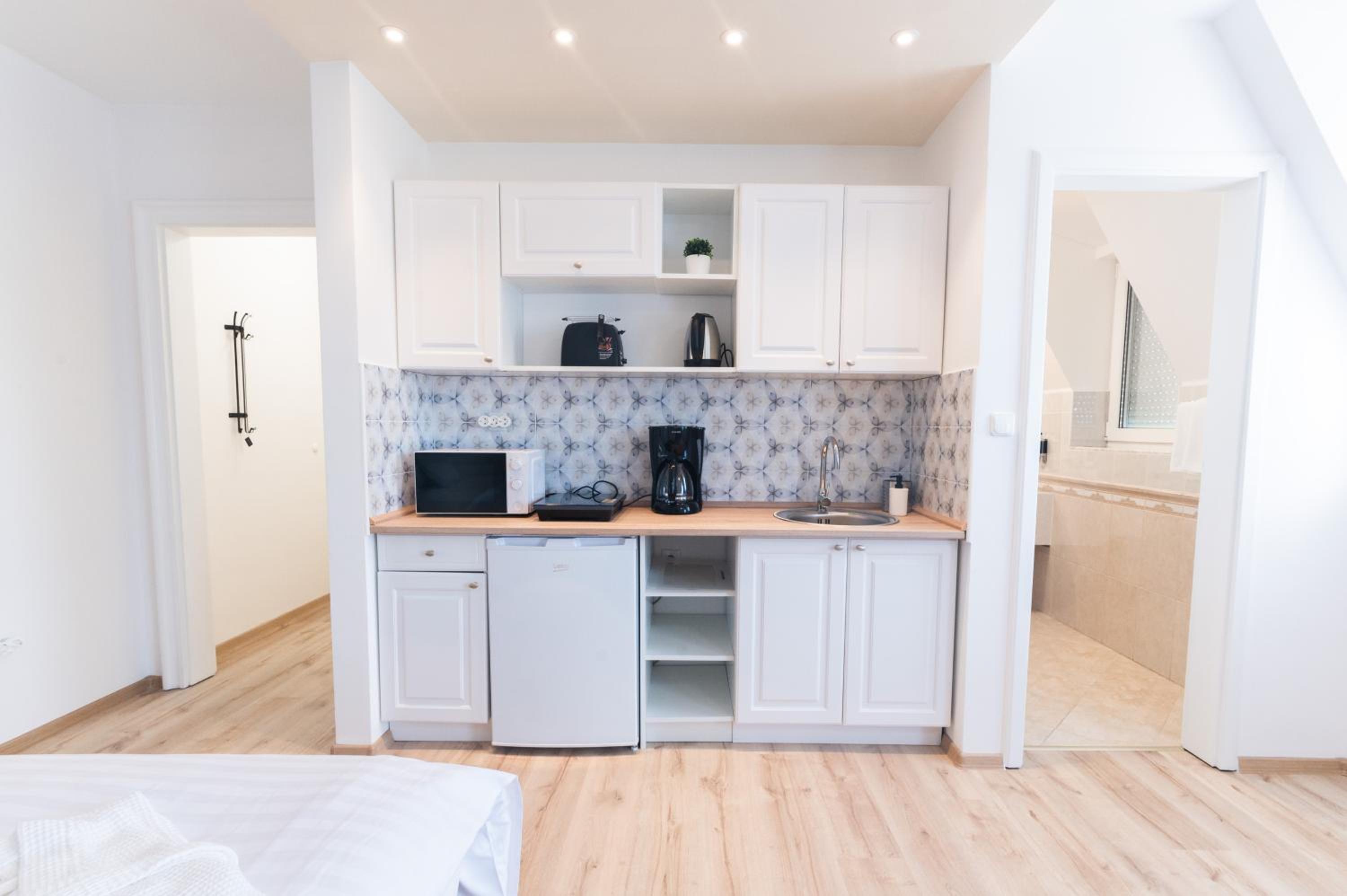Standard Twin Room - Photo 3