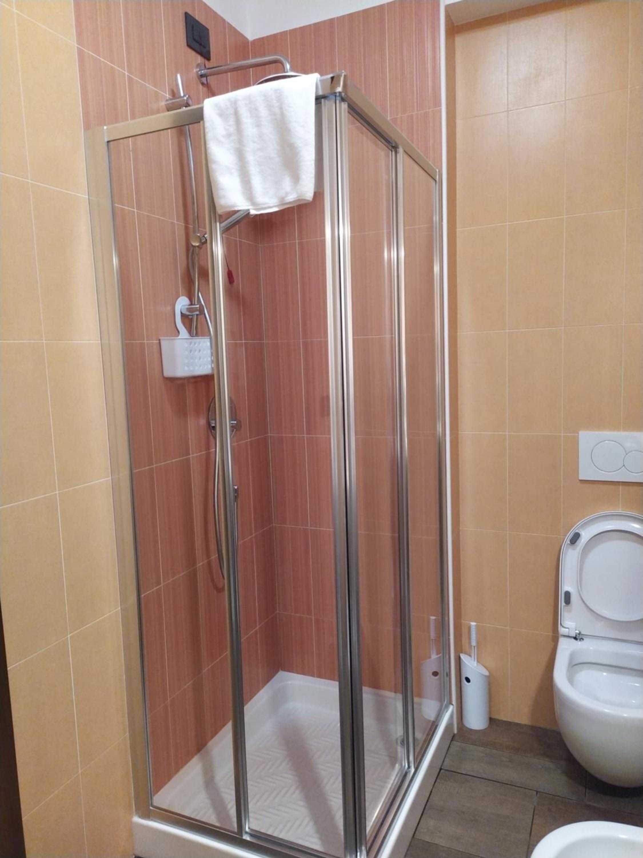 Double Room with Private Bathroom - Photo 13
