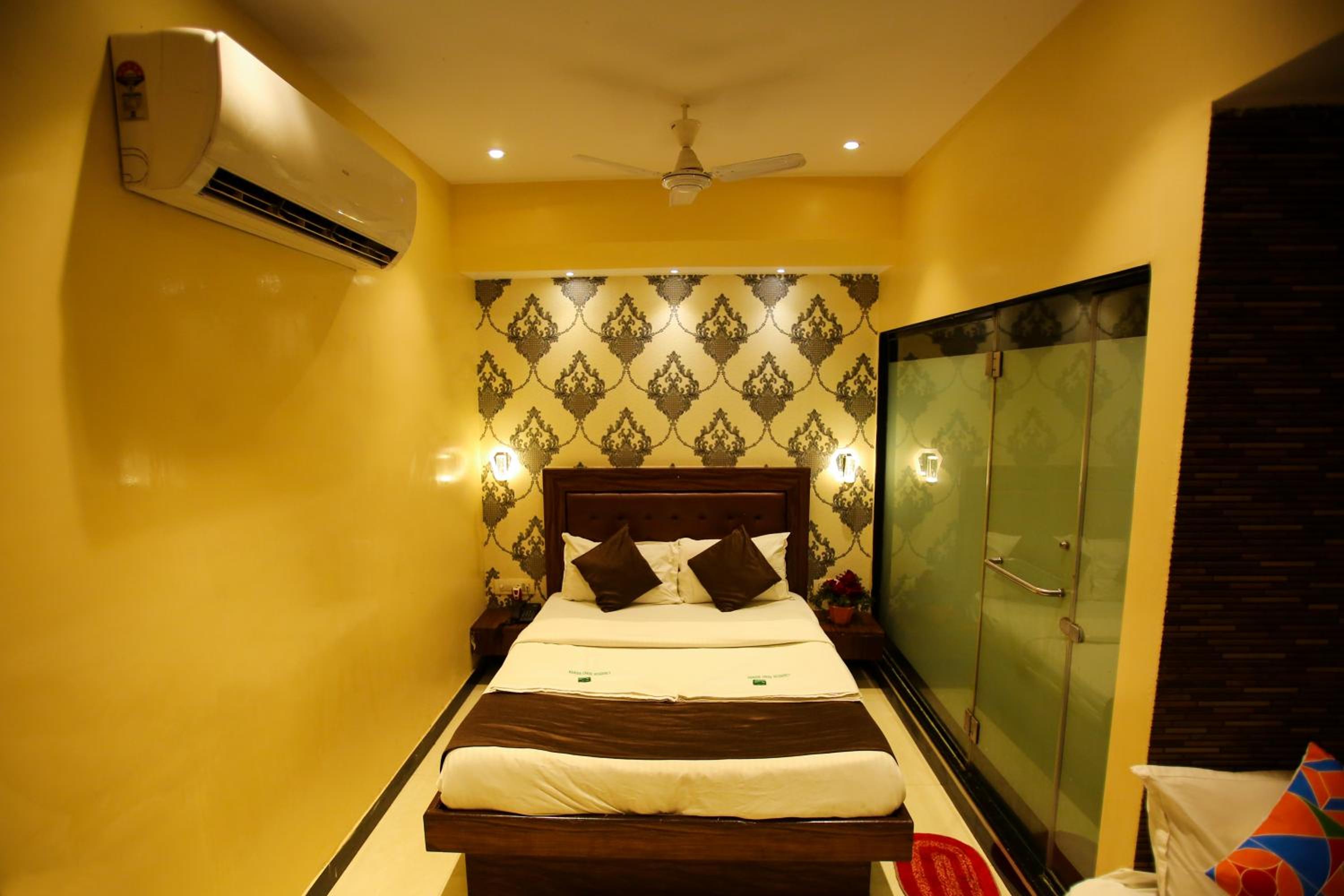 Standard Double Room - Photo 13