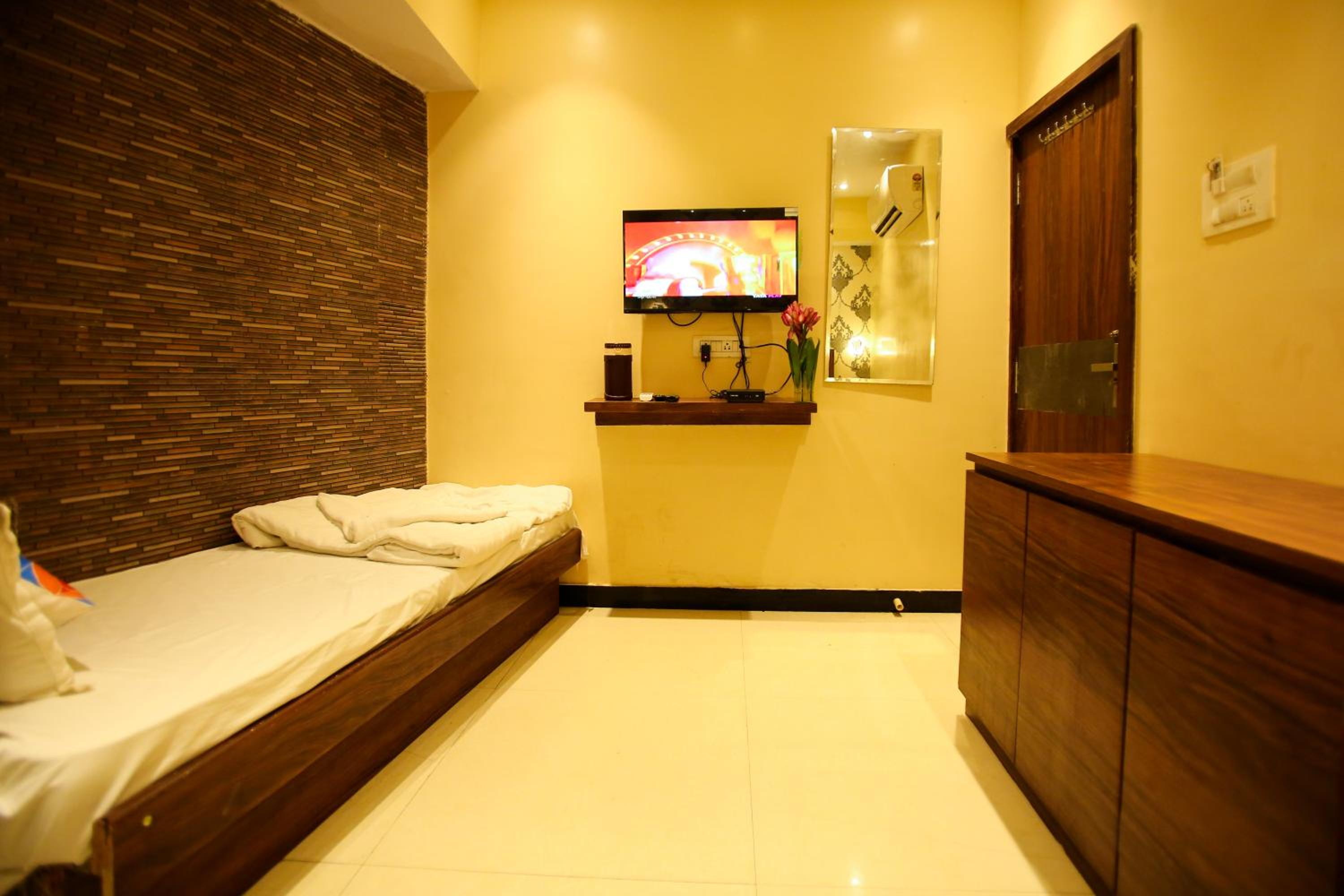 Standard Double Room - Photo 10