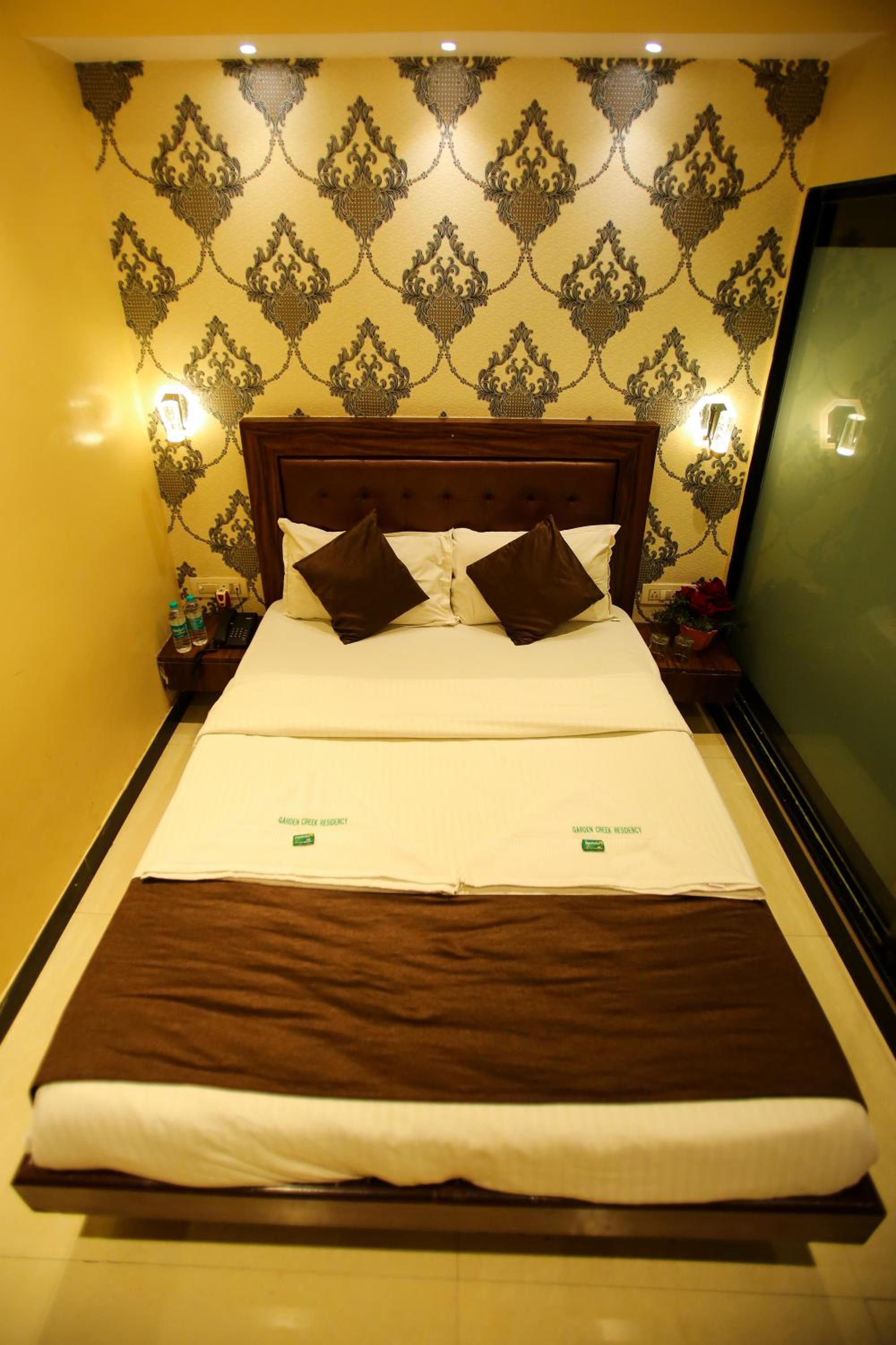 Standard Double Room - Photo 15