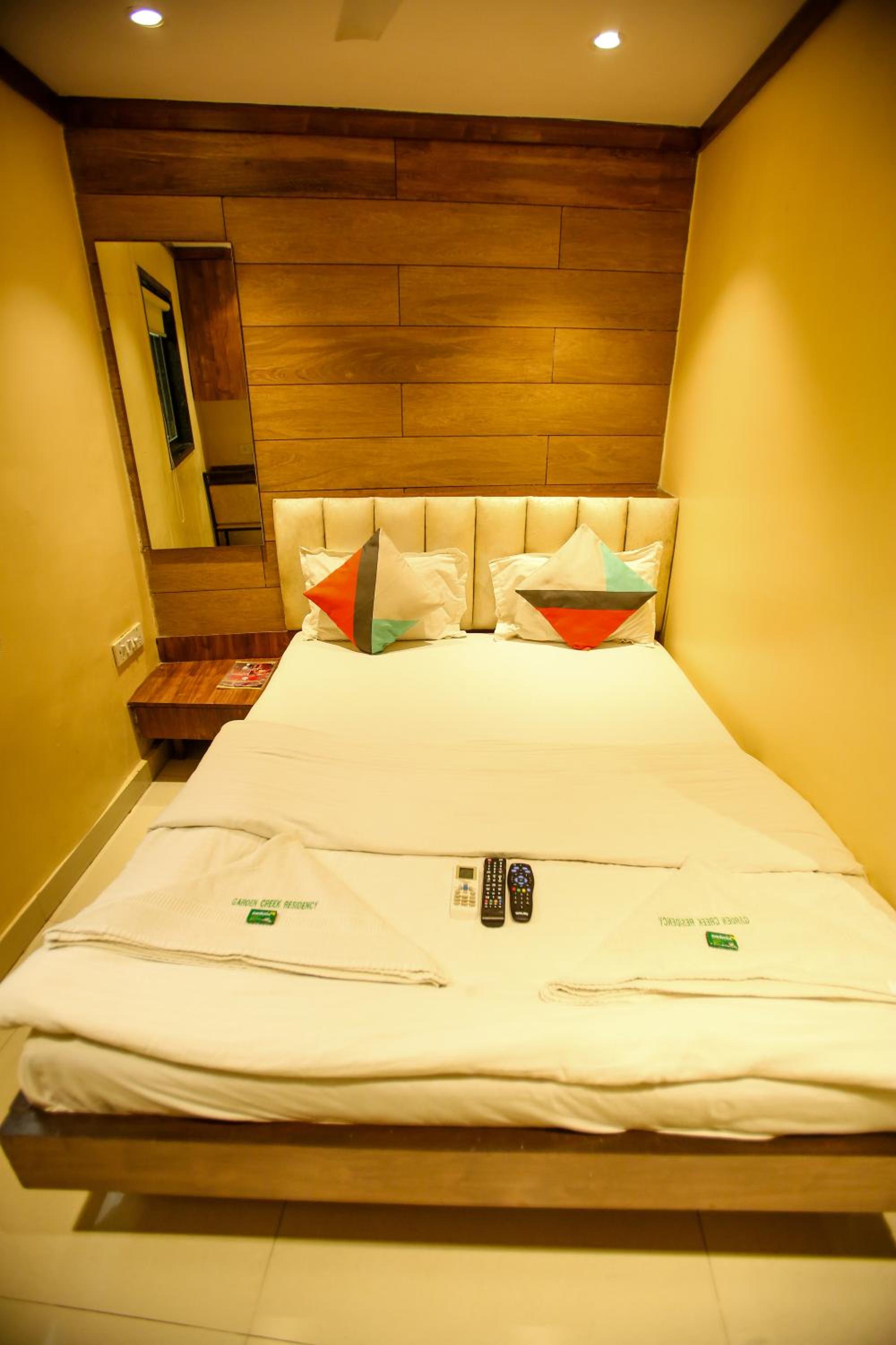 Standard Double Room - Photo 8
