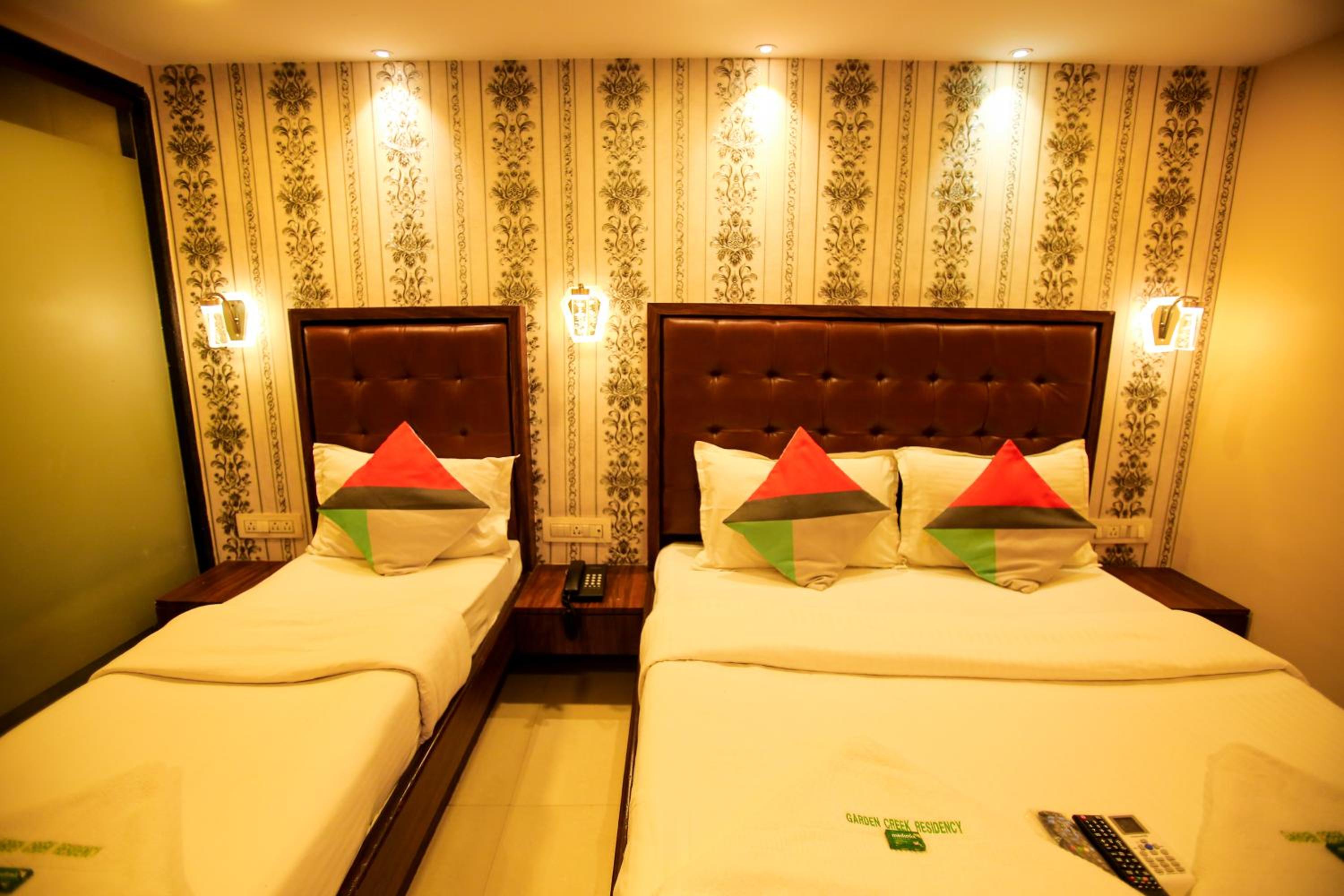 Deluxe Triple Room - Photo 12