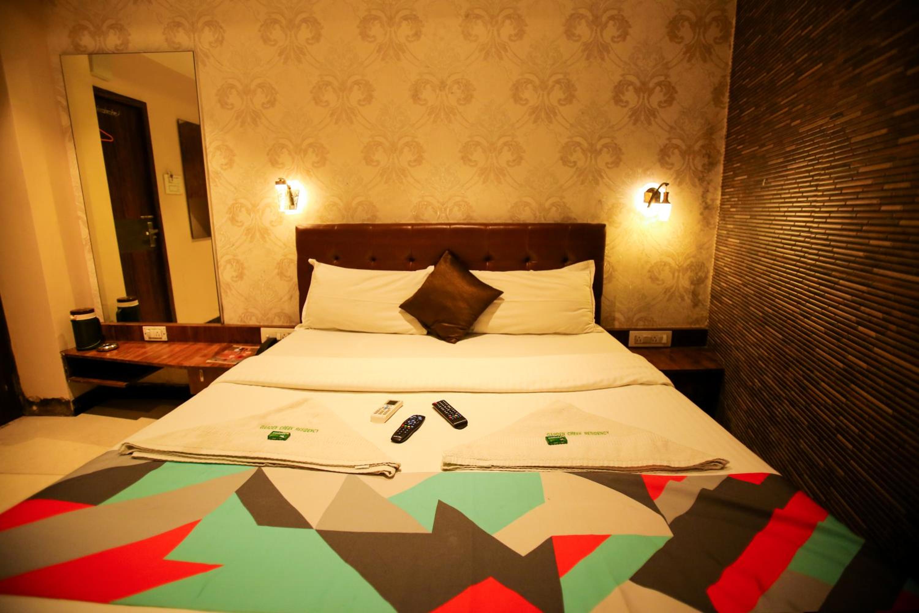 Deluxe Double Room - Photo 8