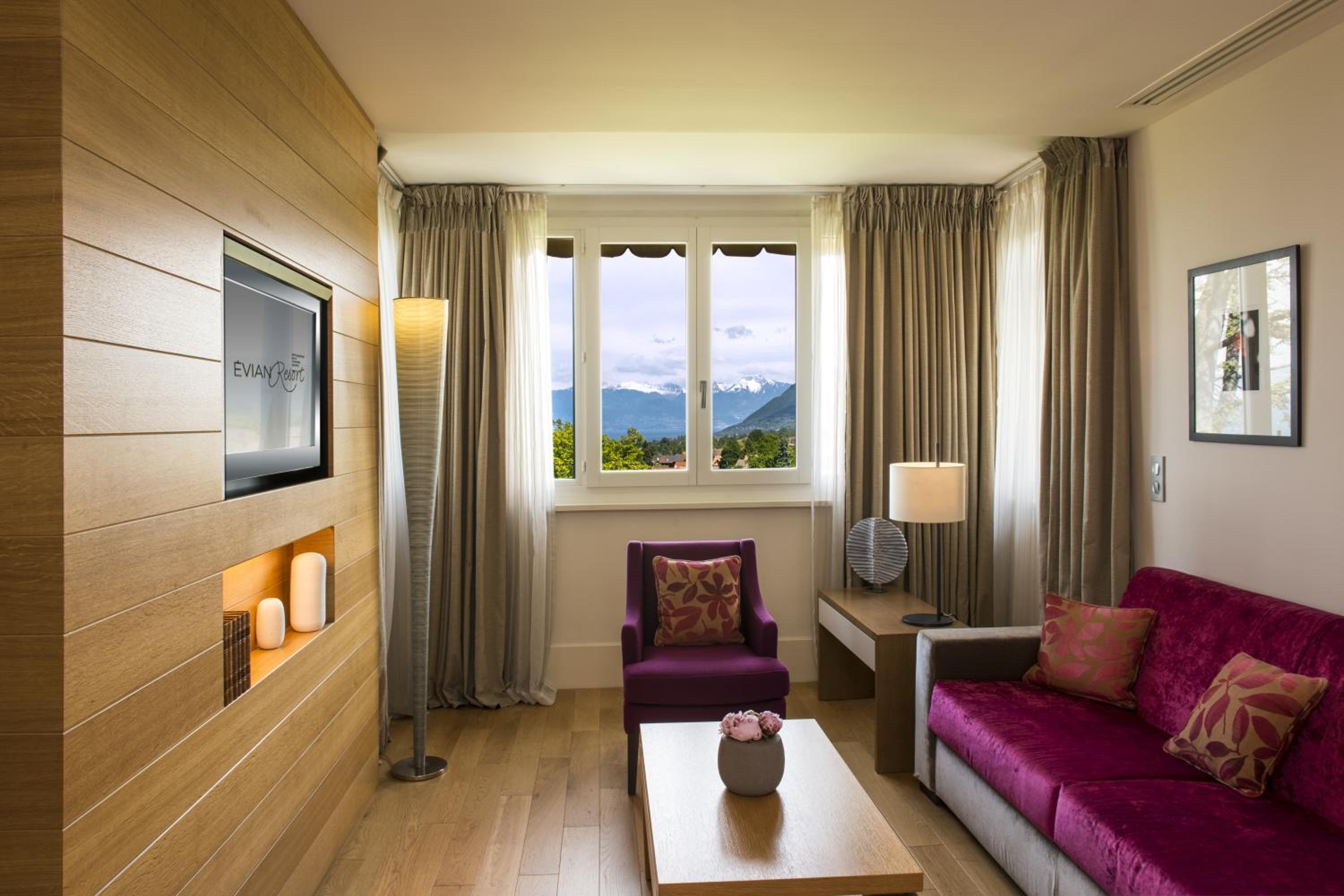 Suite with Lake View - Photo 3