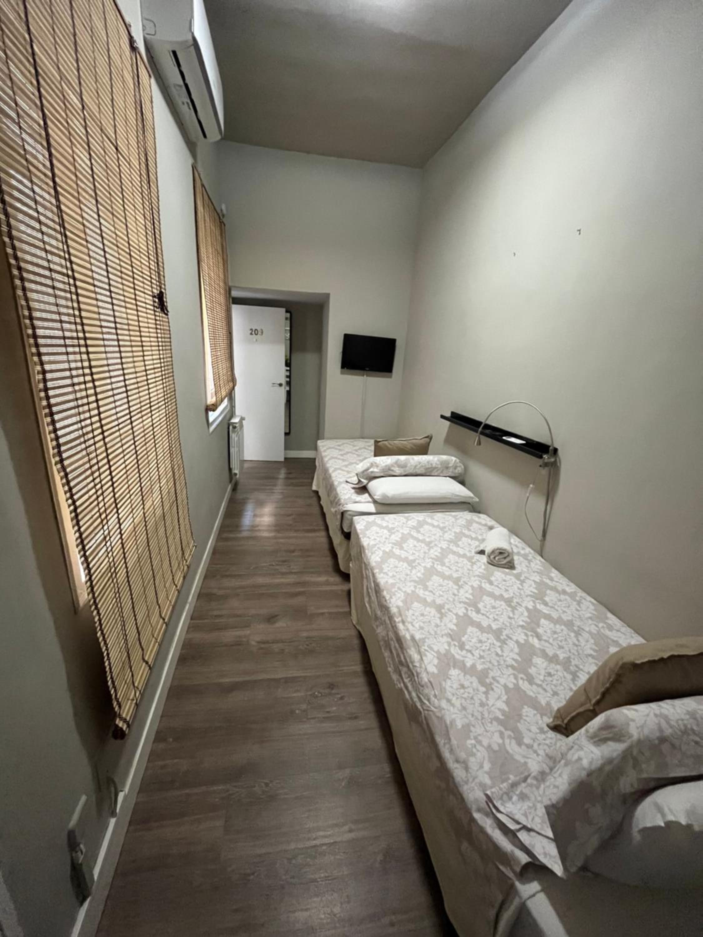 Twin Room with Private Bathroom photo 3