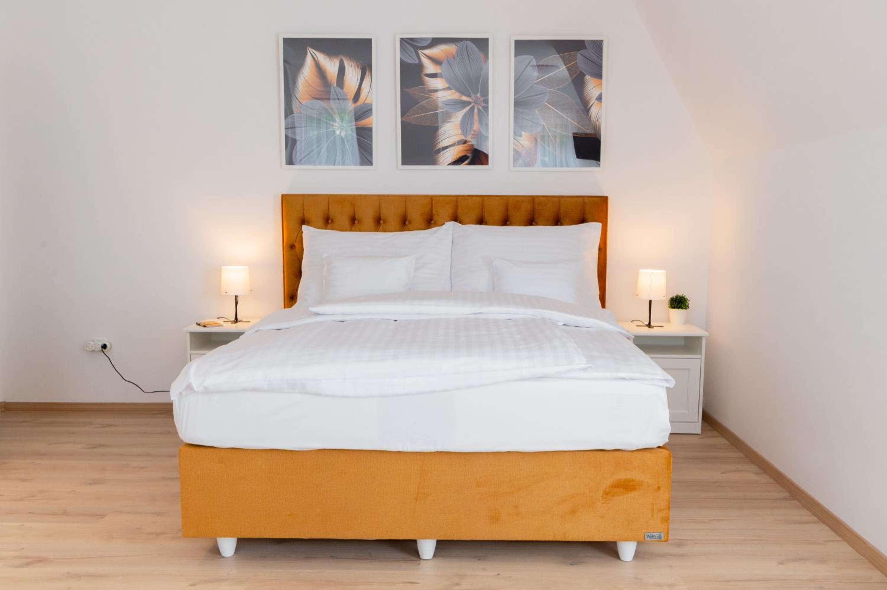 Standard Queen Room - Photo 15