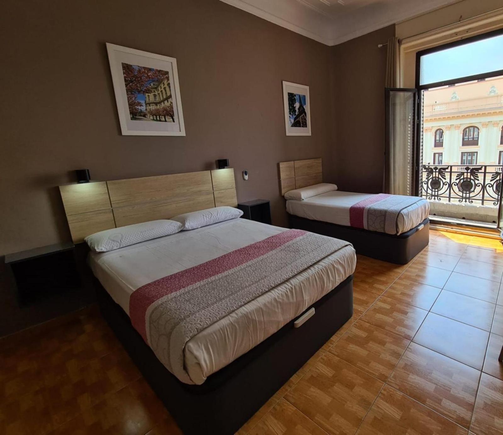 Deluxe Double Room with Extra Bed photo 3