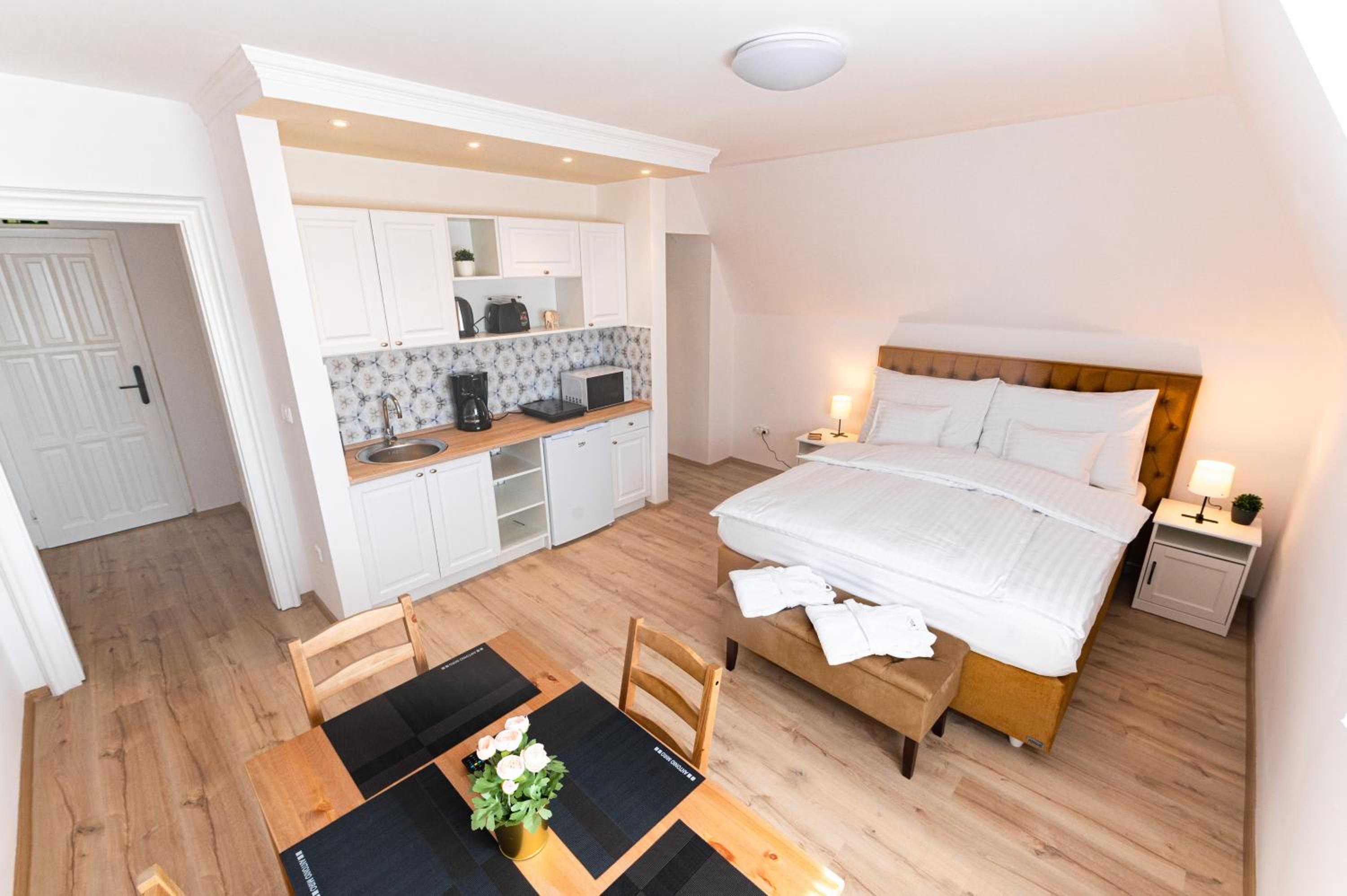 Double Room - Photo 11