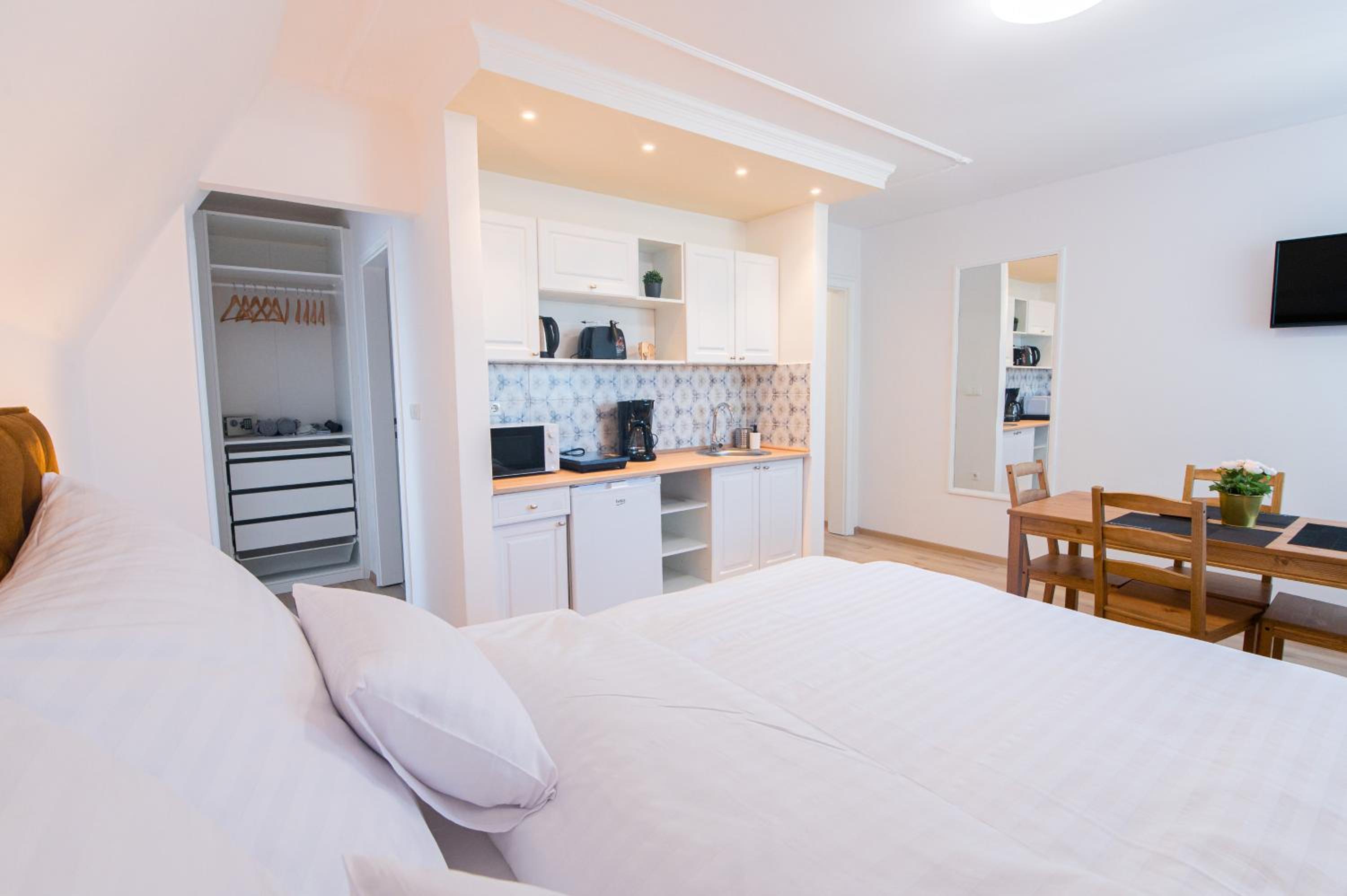 Double Room - Photo 25