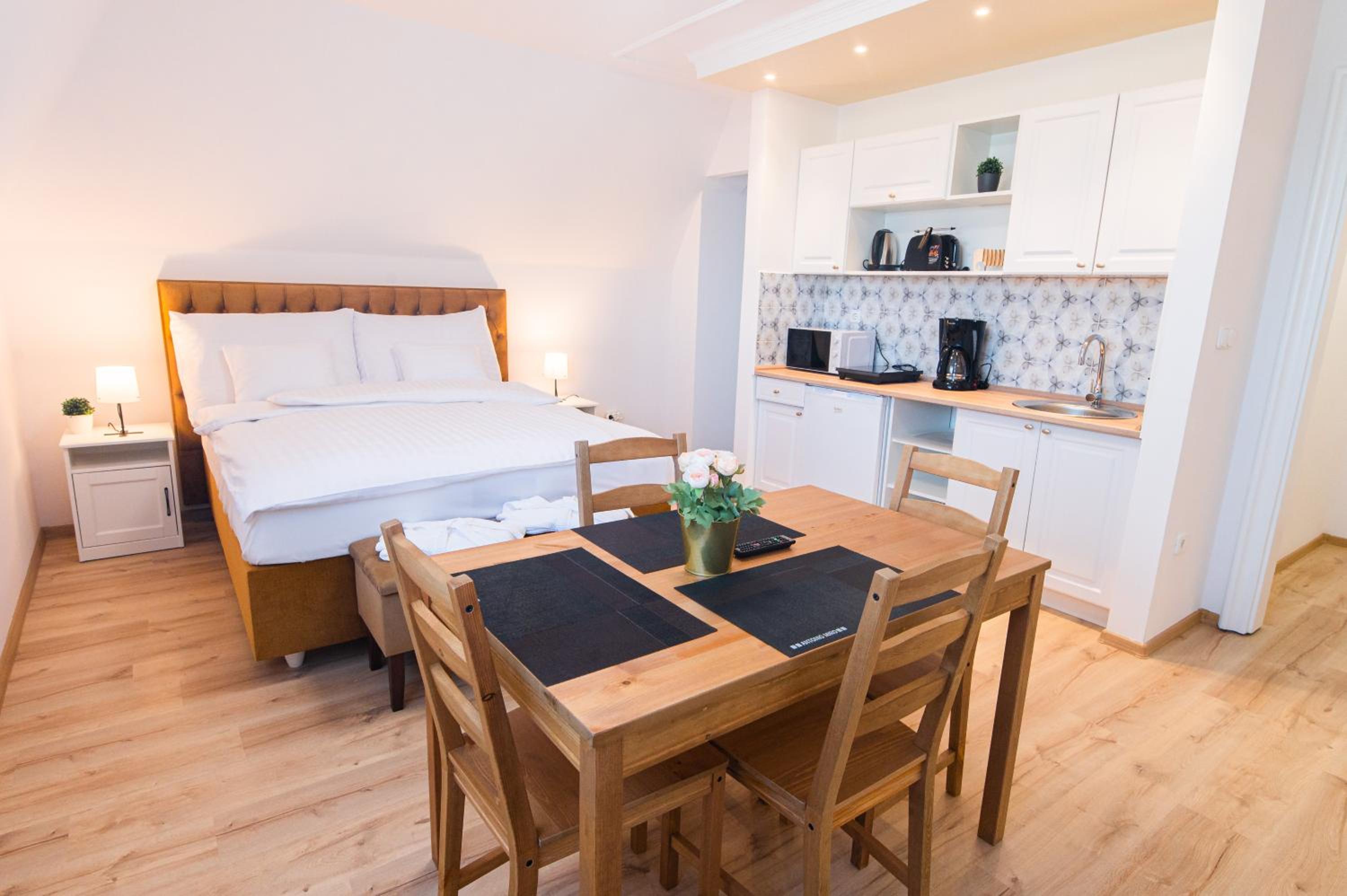 Double Room - Photo 17