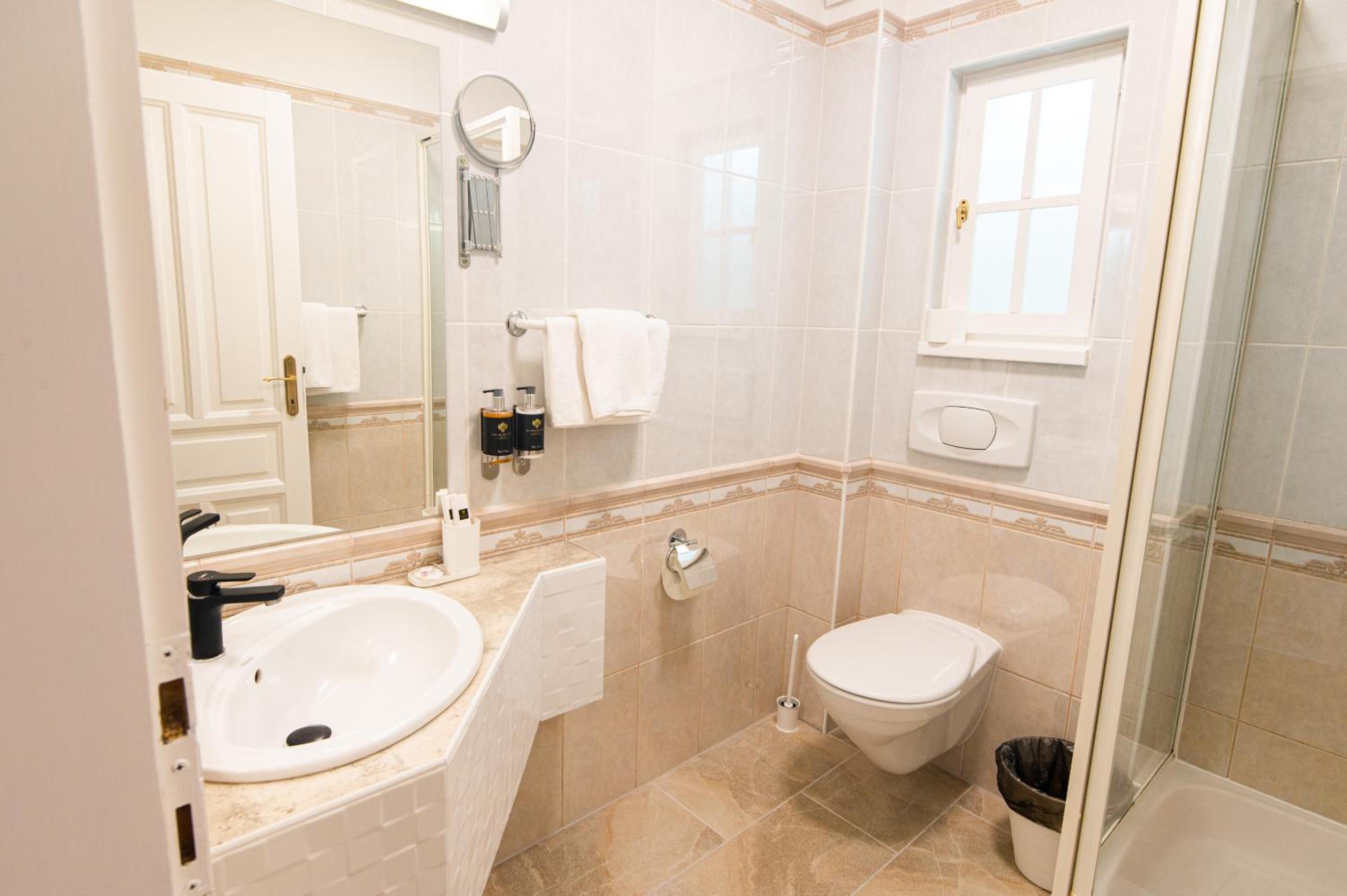 Double Room - Photo 21