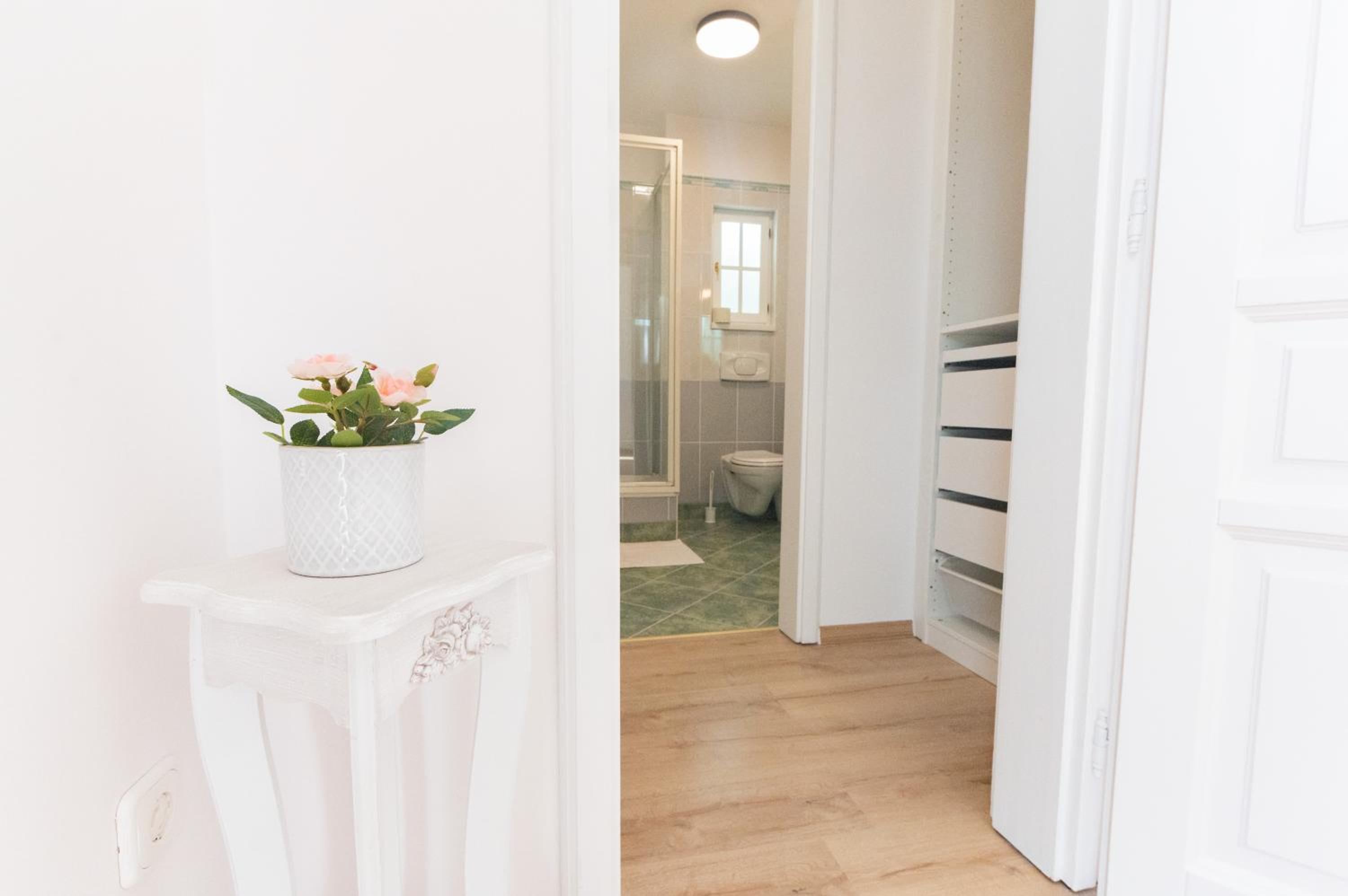Double Room with Balcony - Photo 5