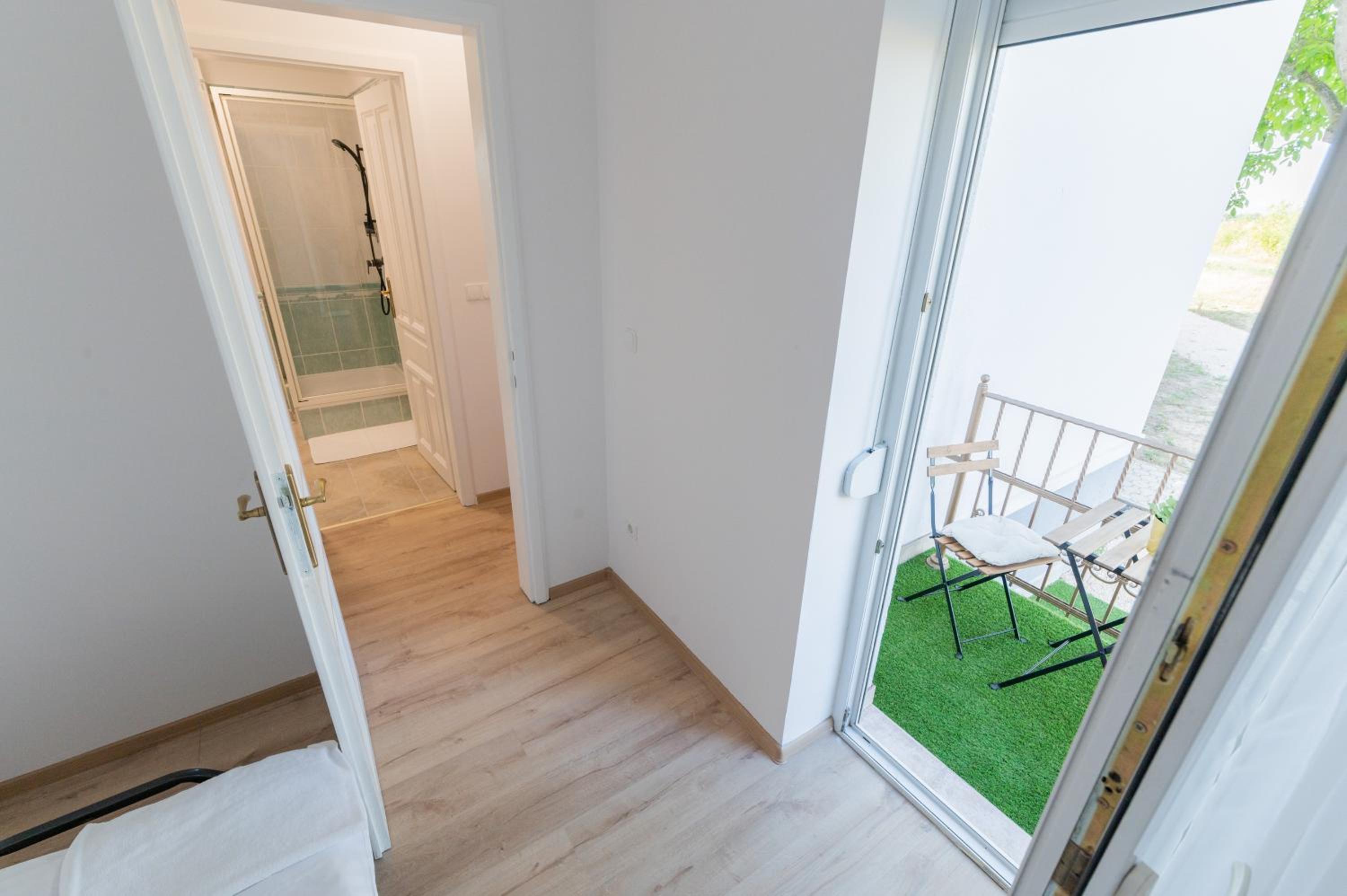 Double Room with Balcony - Photo 37