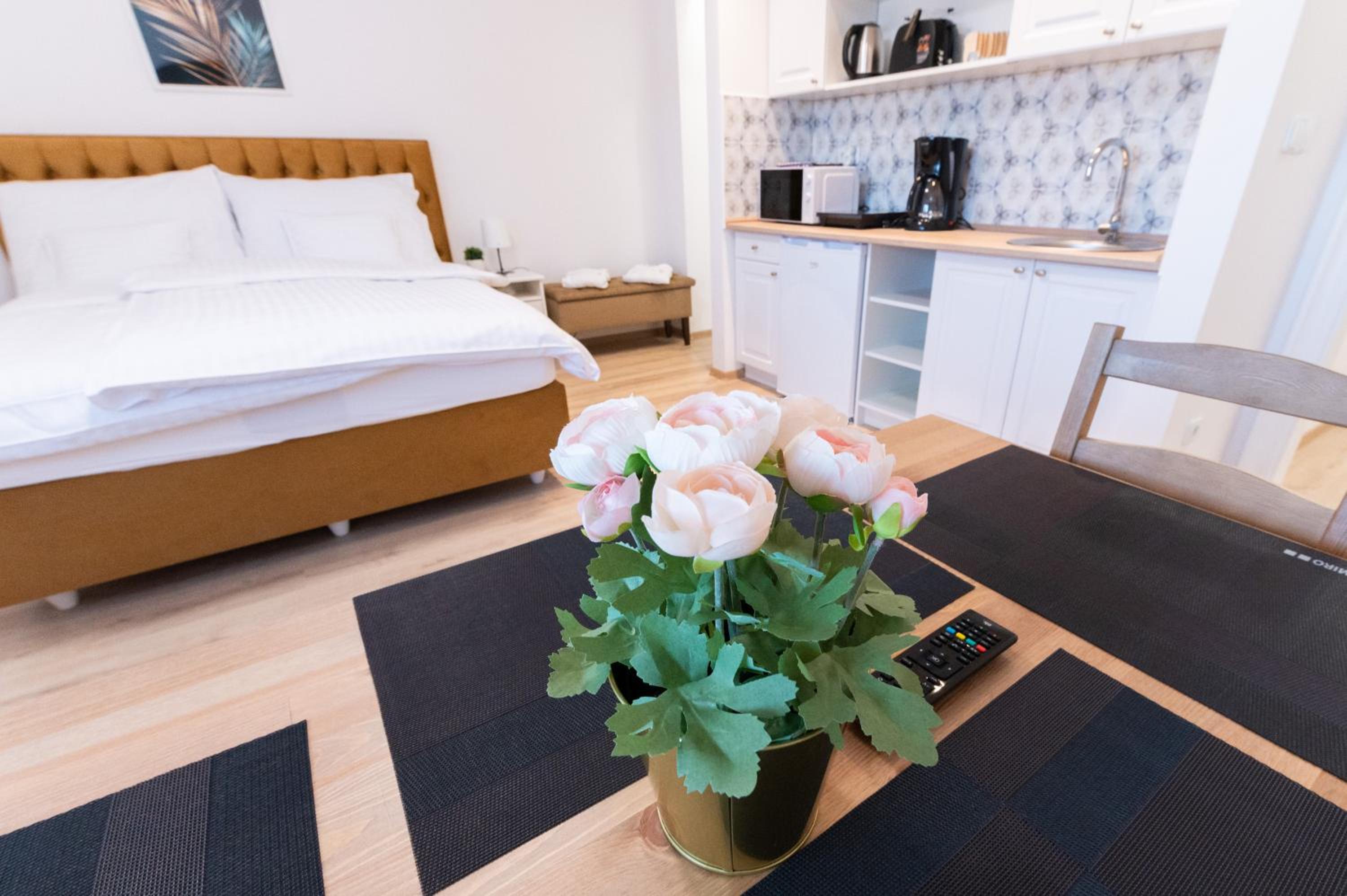 Double Room with Balcony - Photo 33