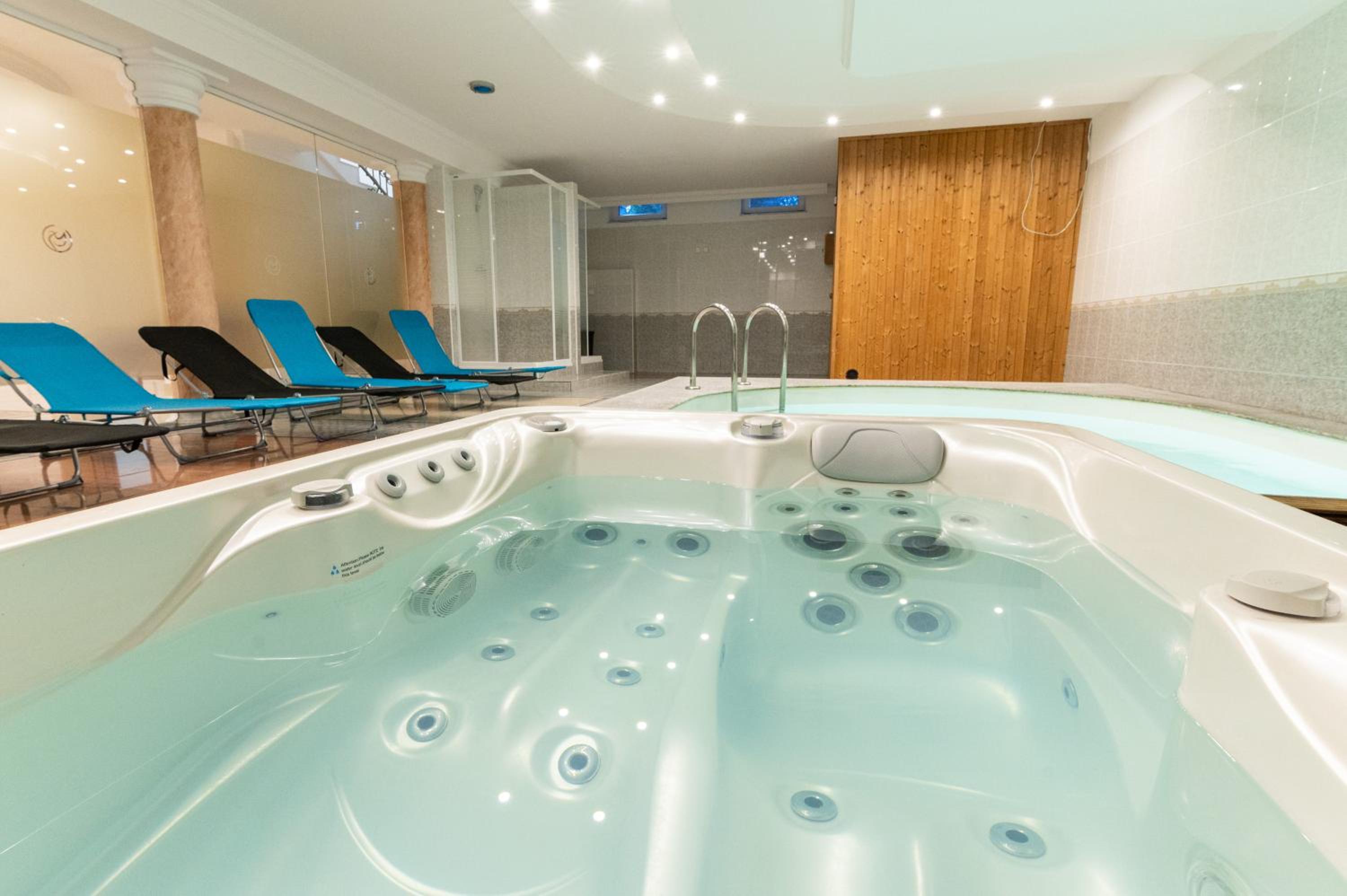 Double Room with Balcony - Photo 31