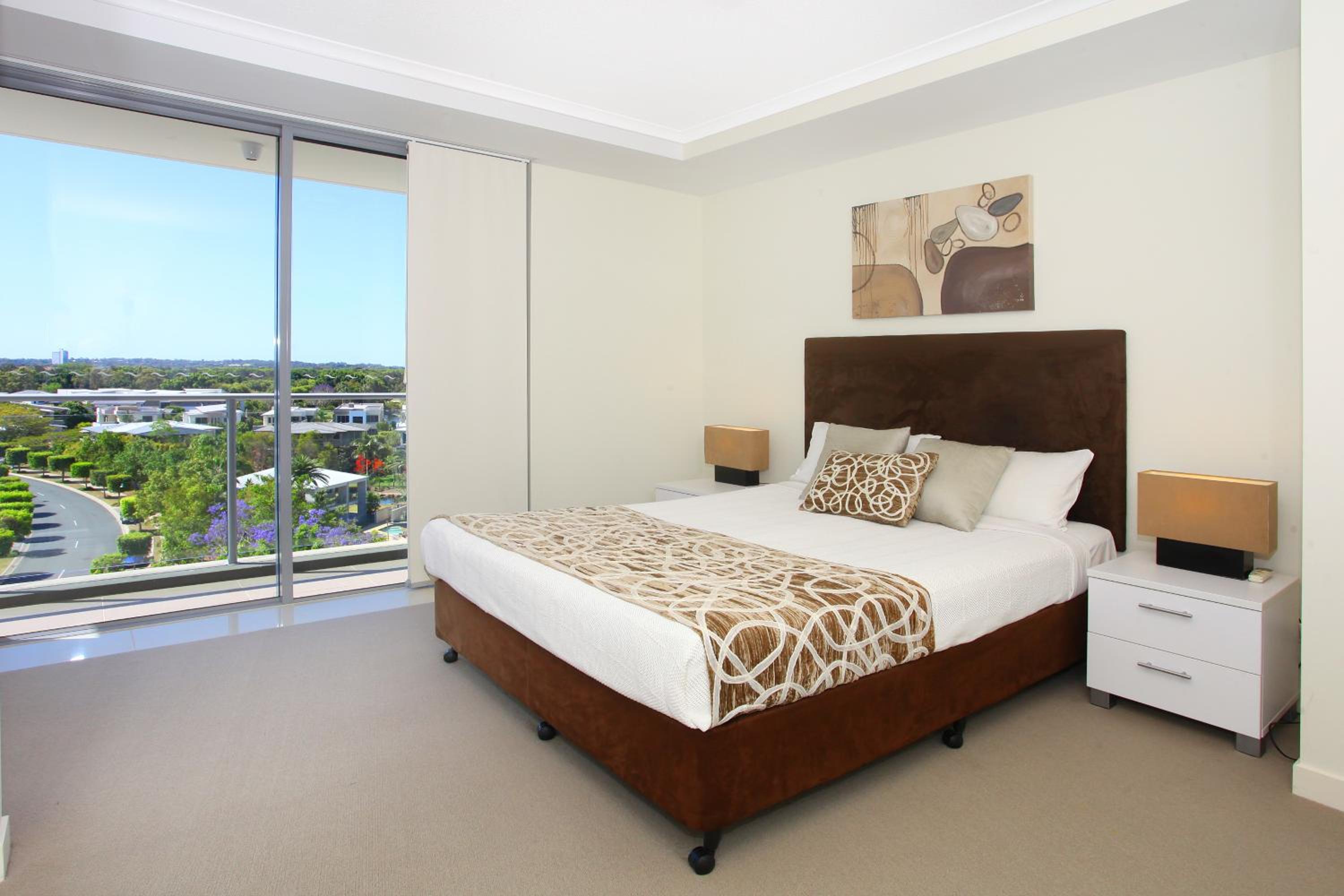 Two-Bedroom Apartment with Lake View thumbnail 6