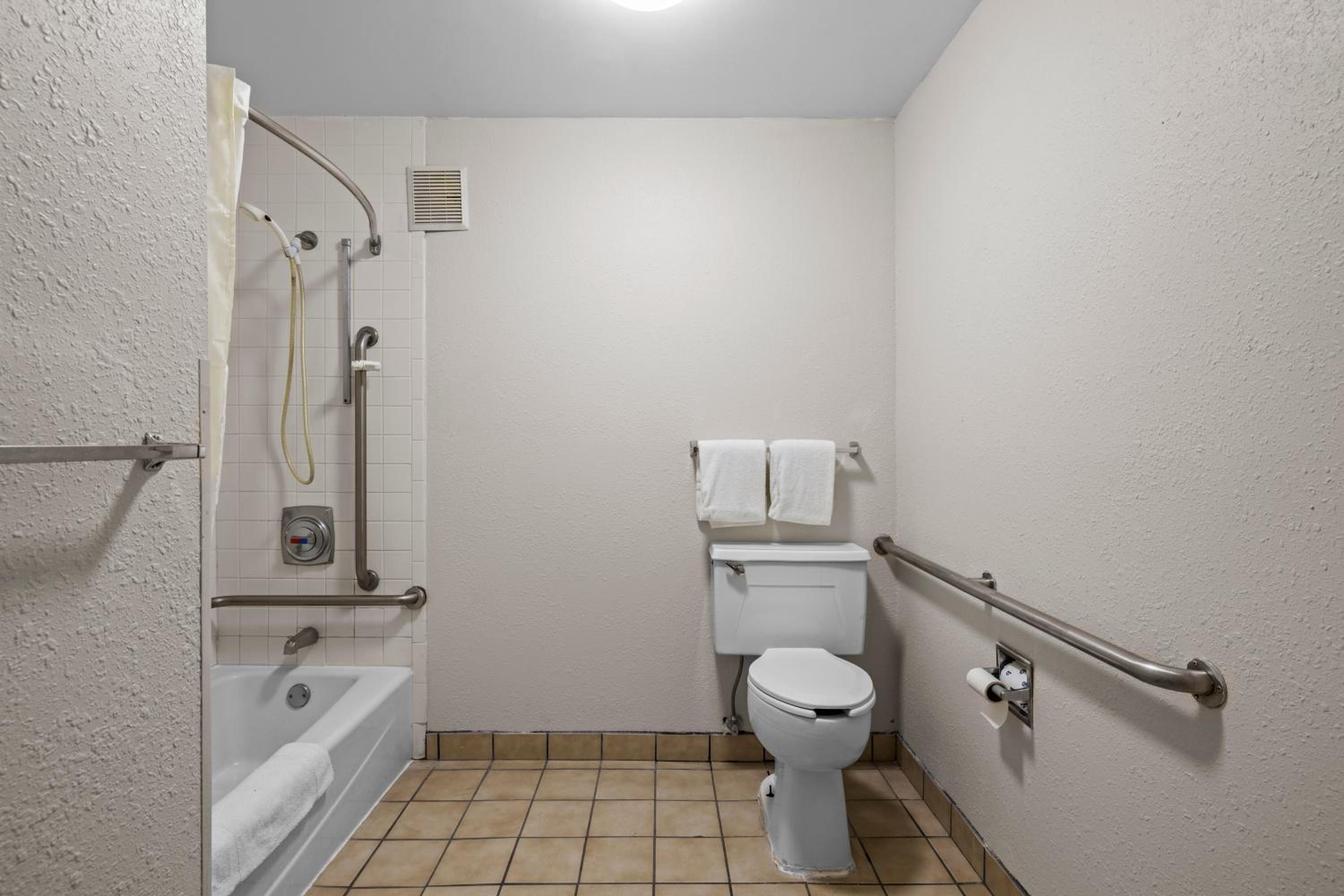 King Room - Disability Access photo 2