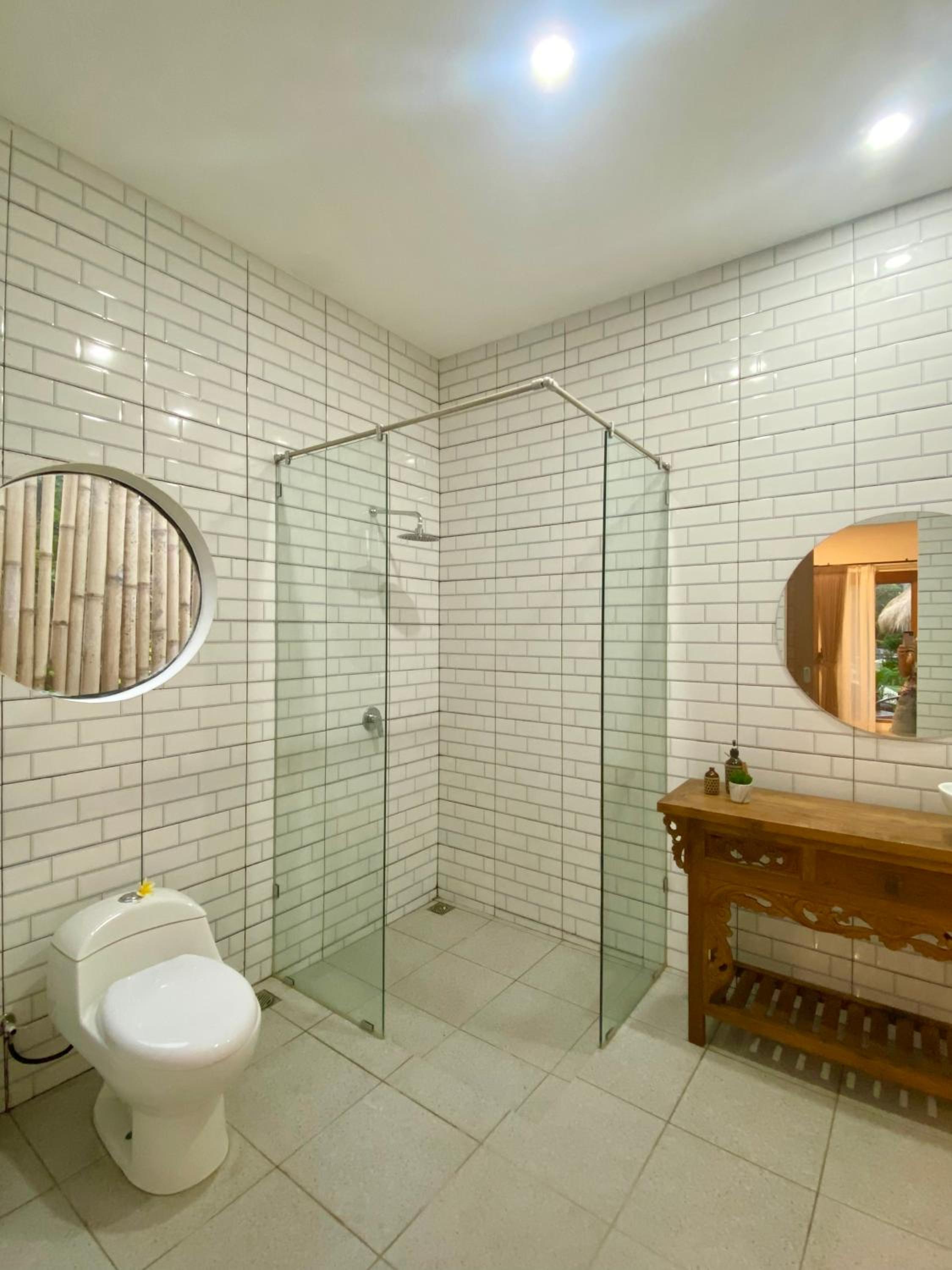 Deluxe King Suite - Photo 7