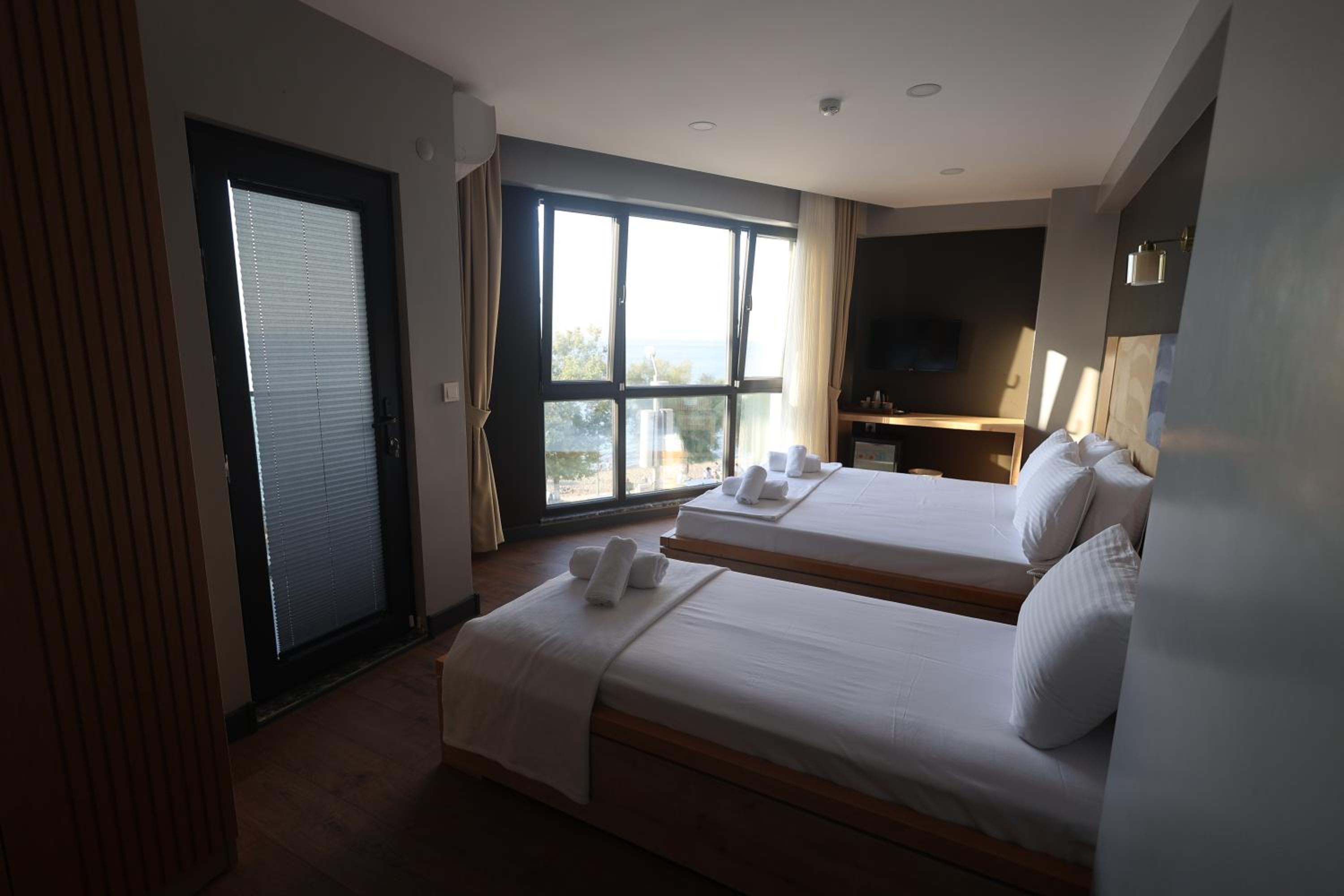 Deluxe Triple Room photo 2