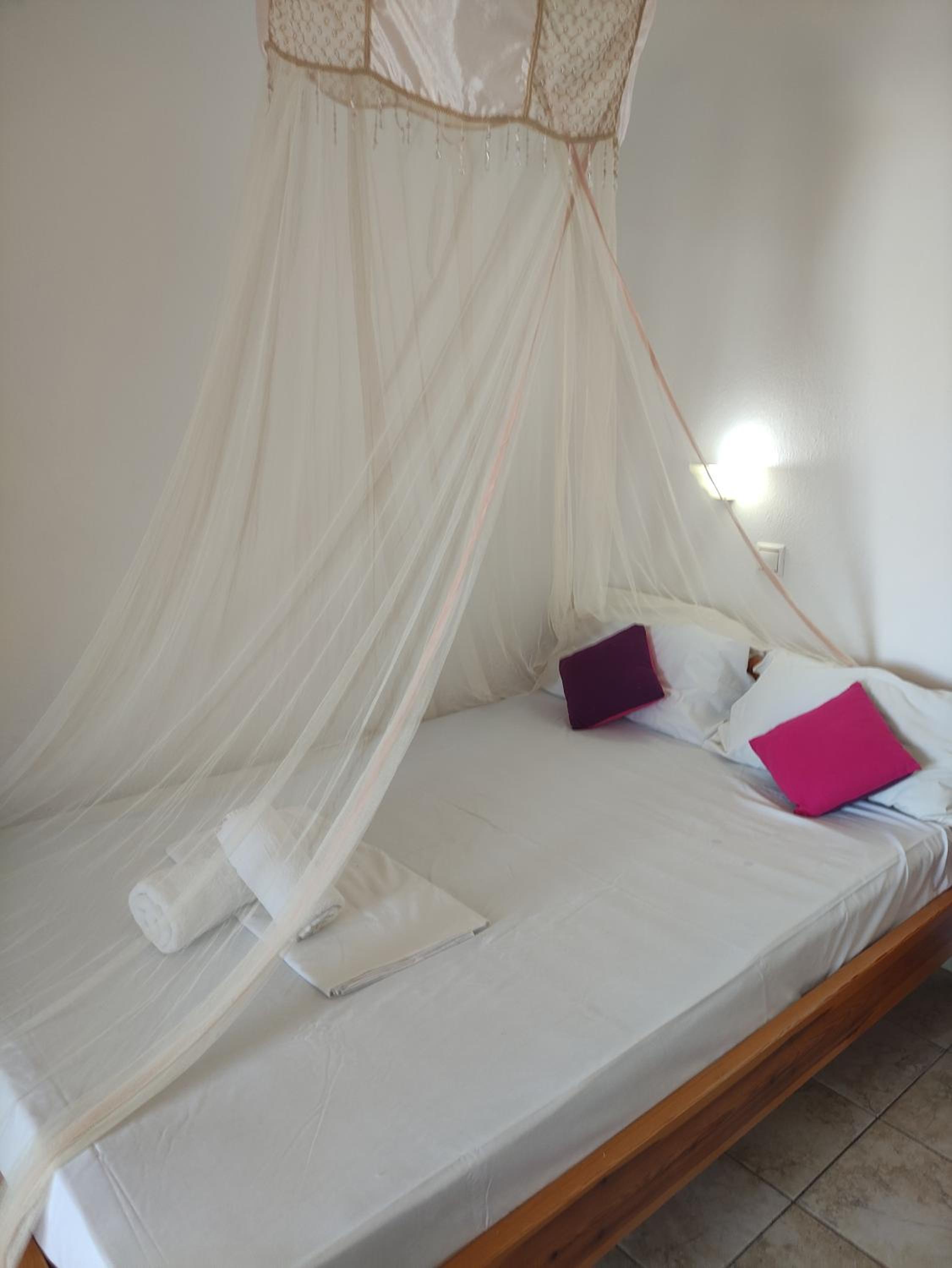 One-Bedroom Apartment - Photo 3