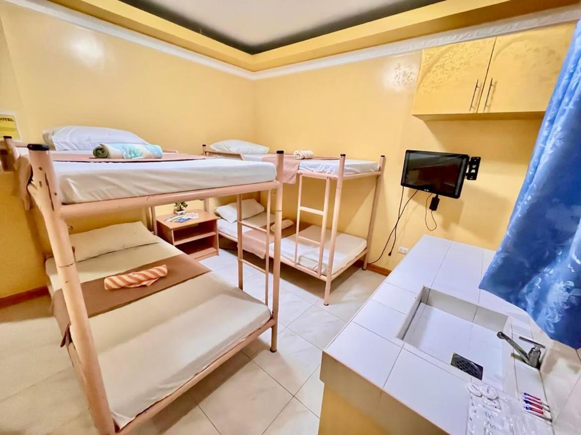 Quadruple Room - Photo 1