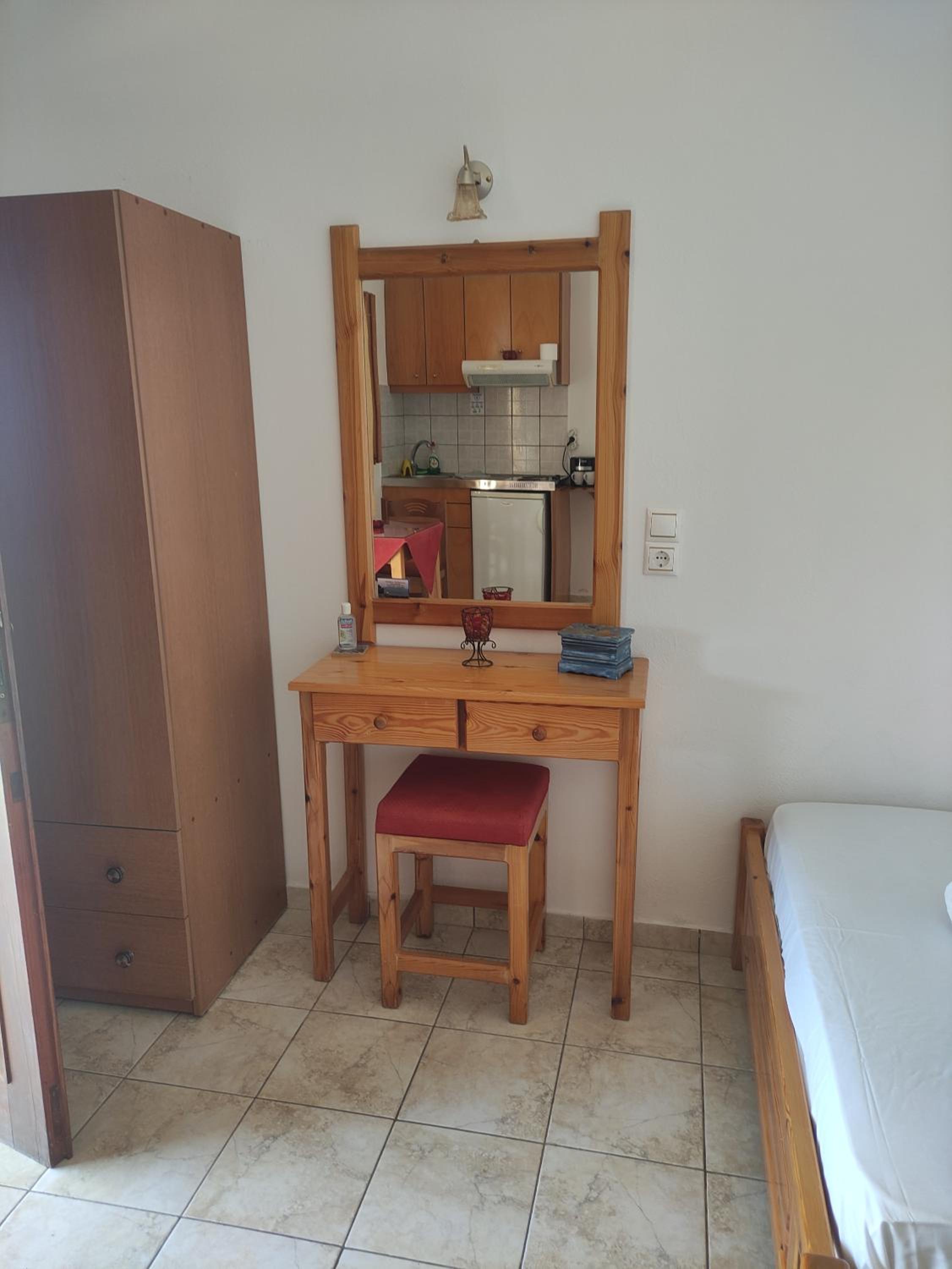 One-Bedroom Apartment - Photo 8
