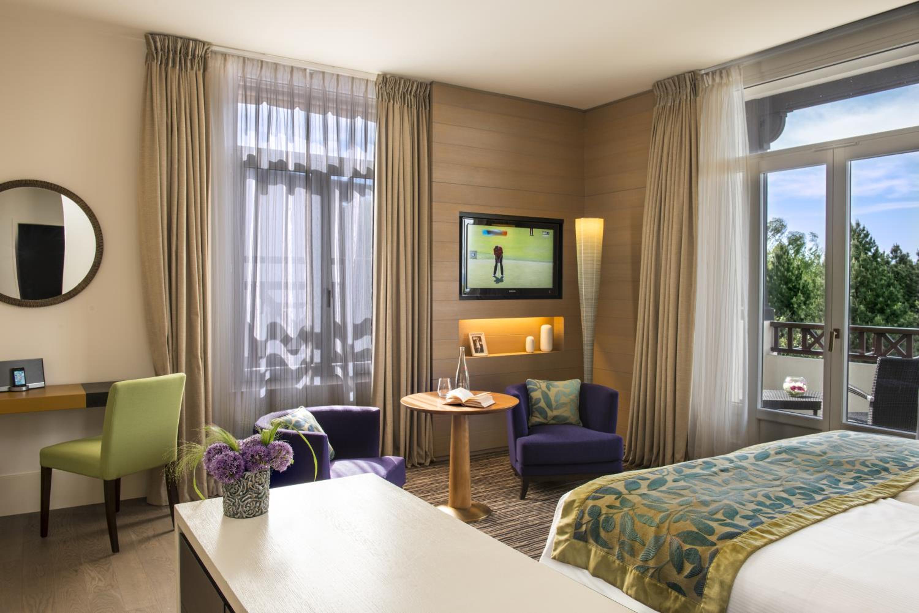 Suite with Lake View - Photo 1