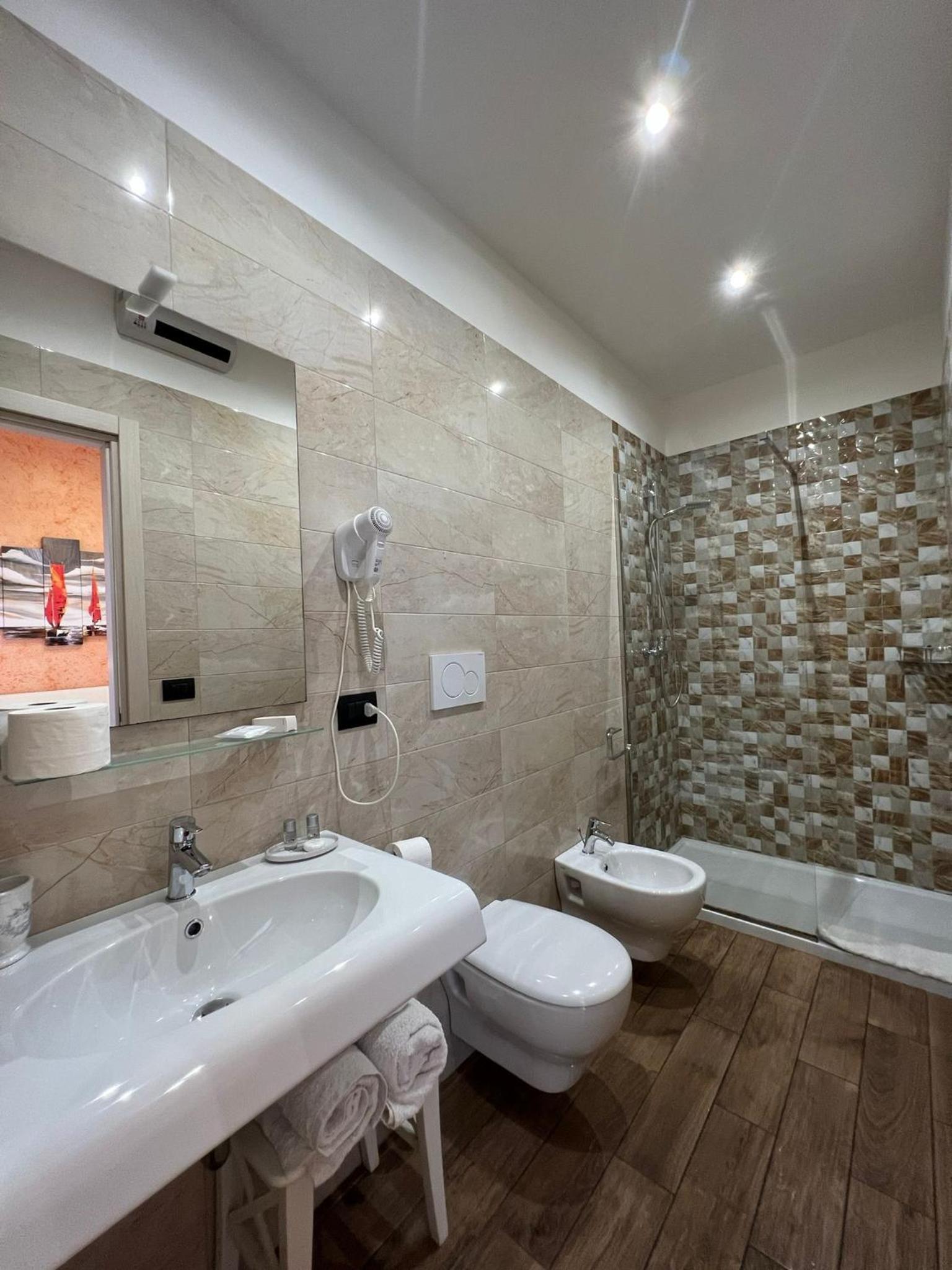 Double Room with Balcony photo 3