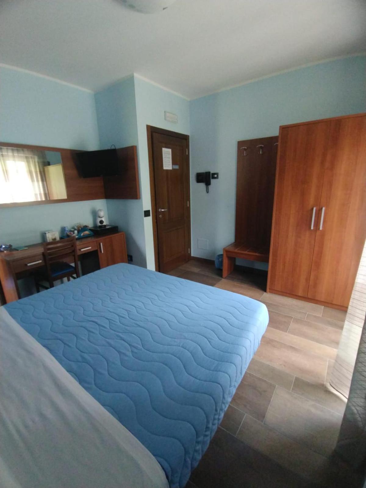 Double Room with Private Bathroom photo 1