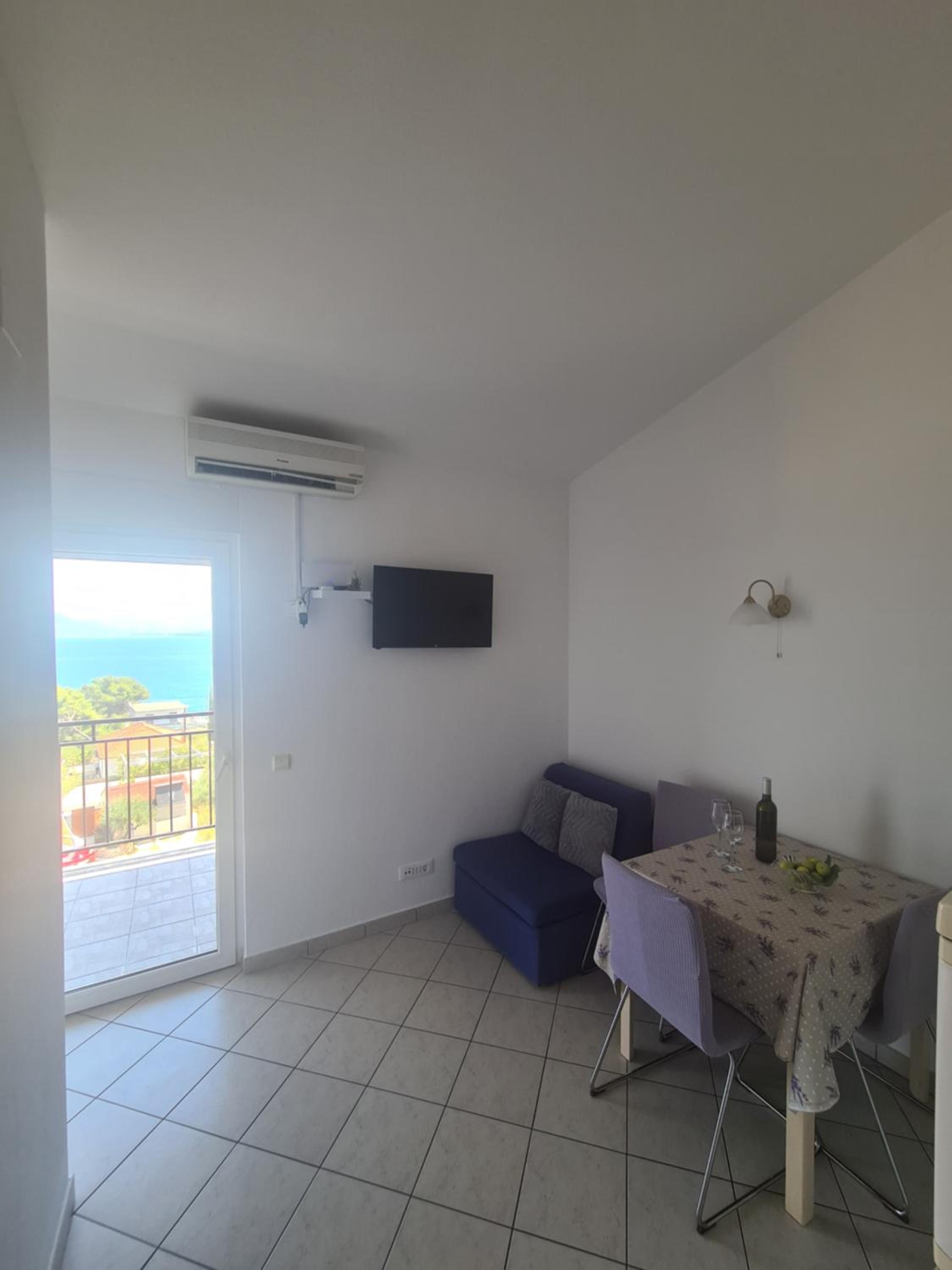 One-Bedroom Apartment with Balcony and Sea View photo 1