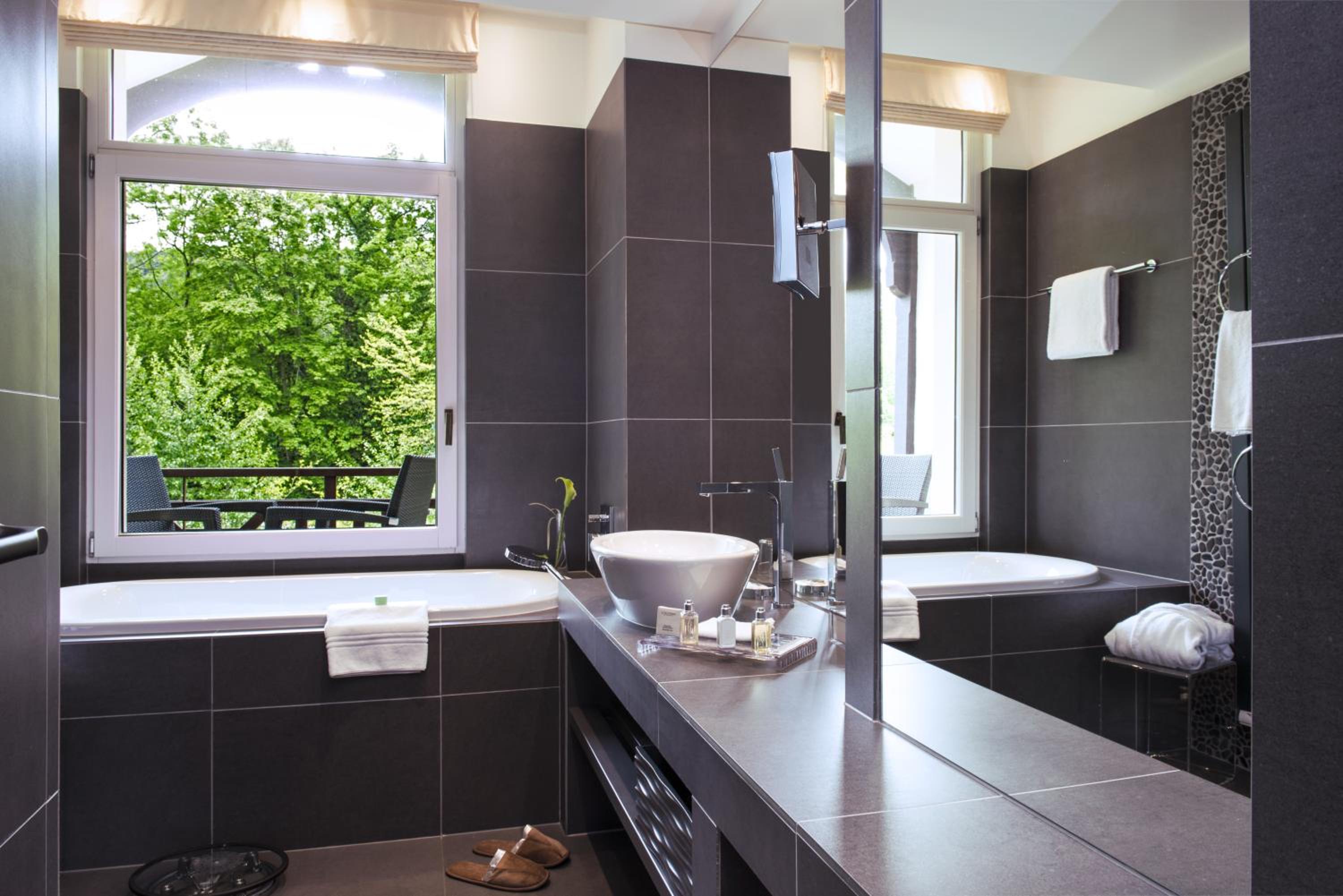 Privilege Room - South Side - Photo 10