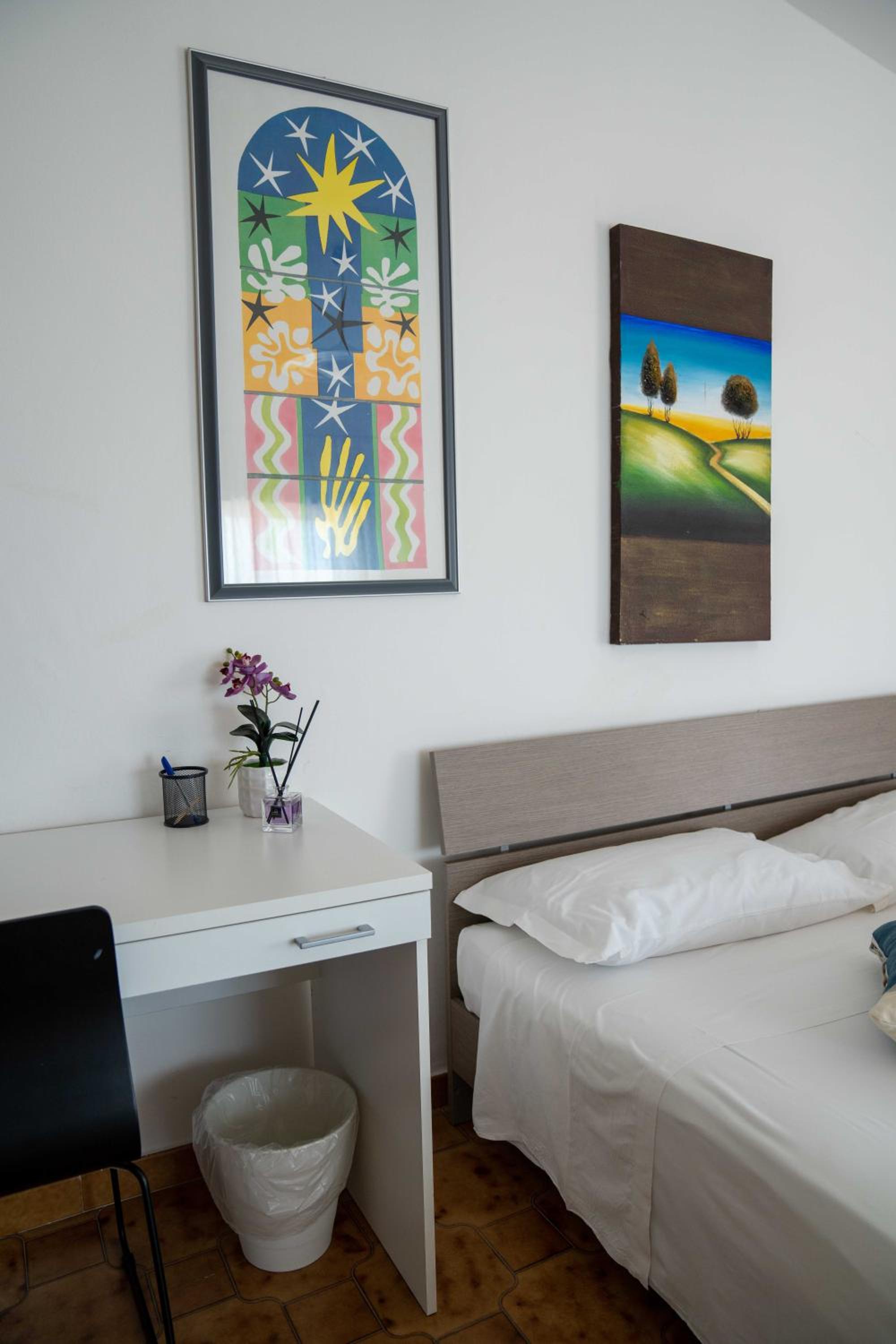 Quadruple Room with Private Bathroom - Photo 7