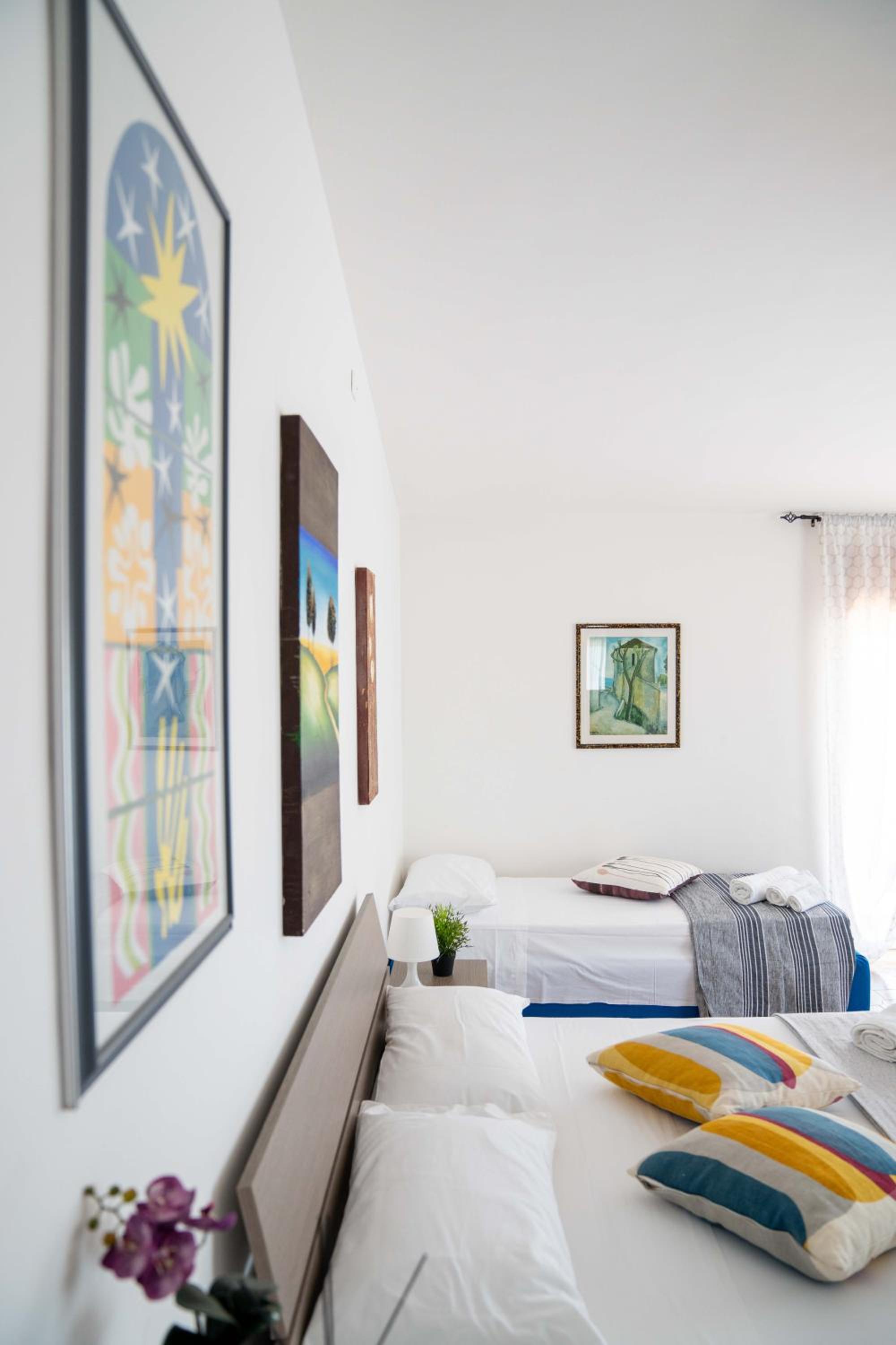 Quadruple Room with Private Bathroom - Photo 8