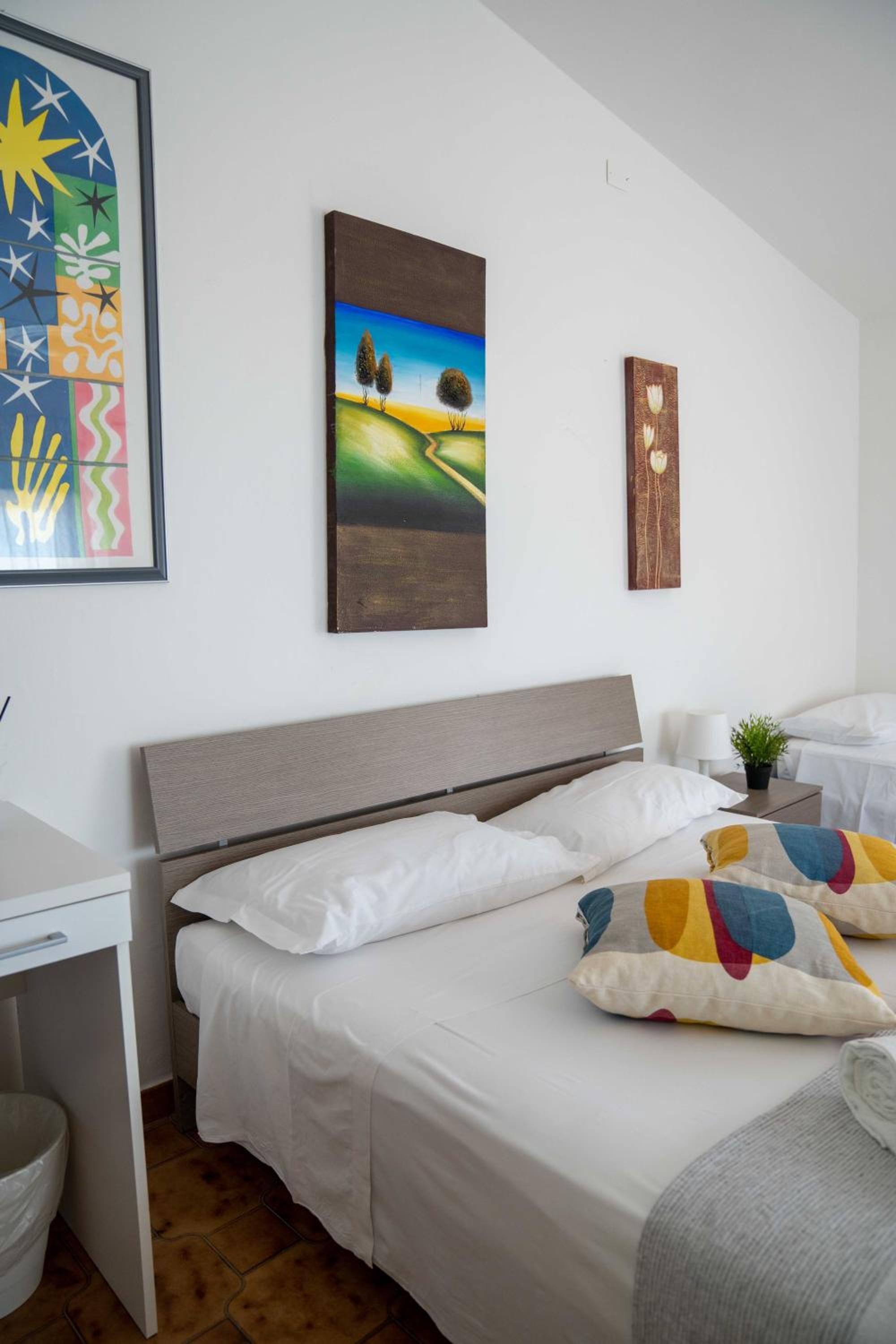 Quadruple Room with Private Bathroom - Photo 11