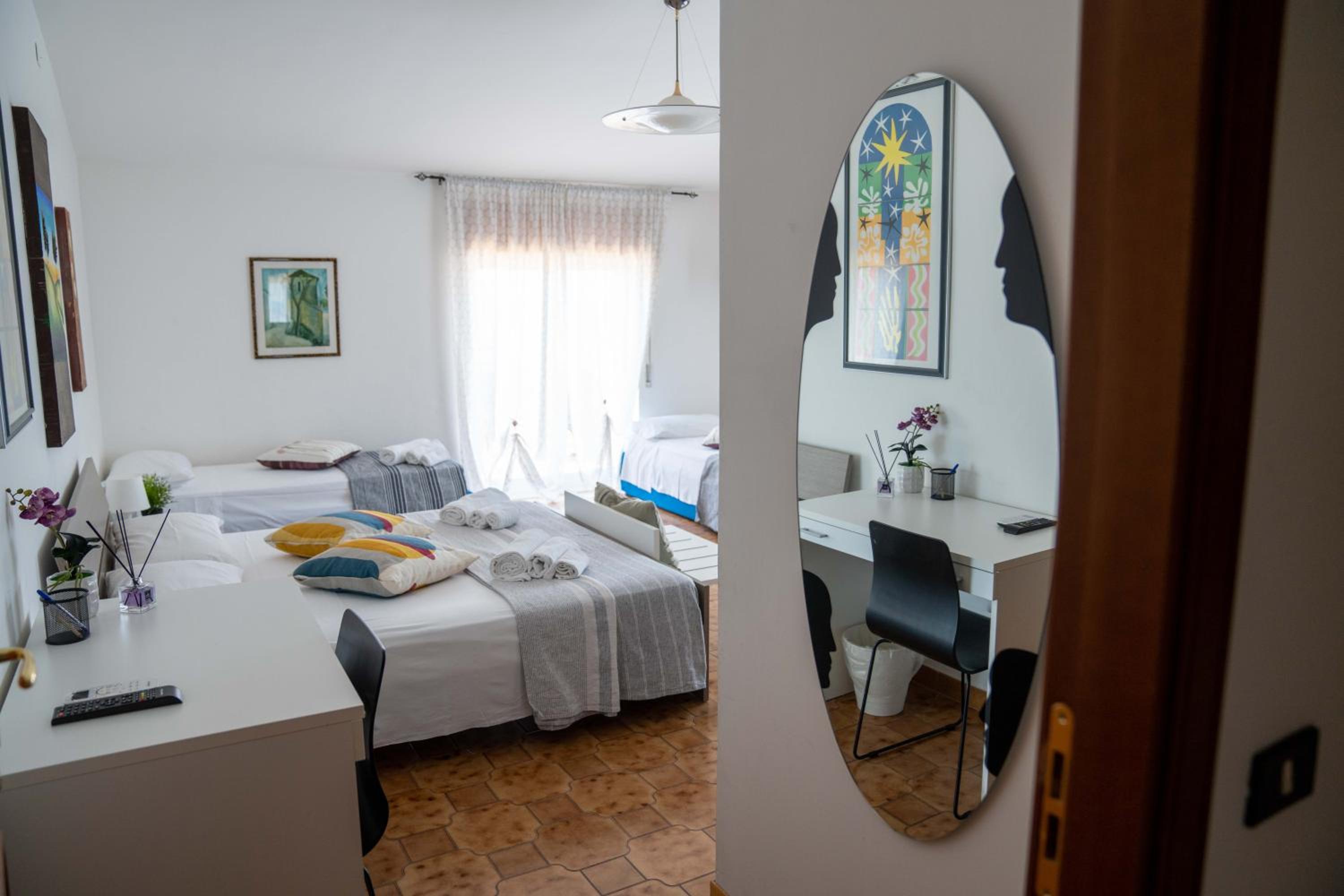 Quadruple Room with Private Bathroom - Photo 4