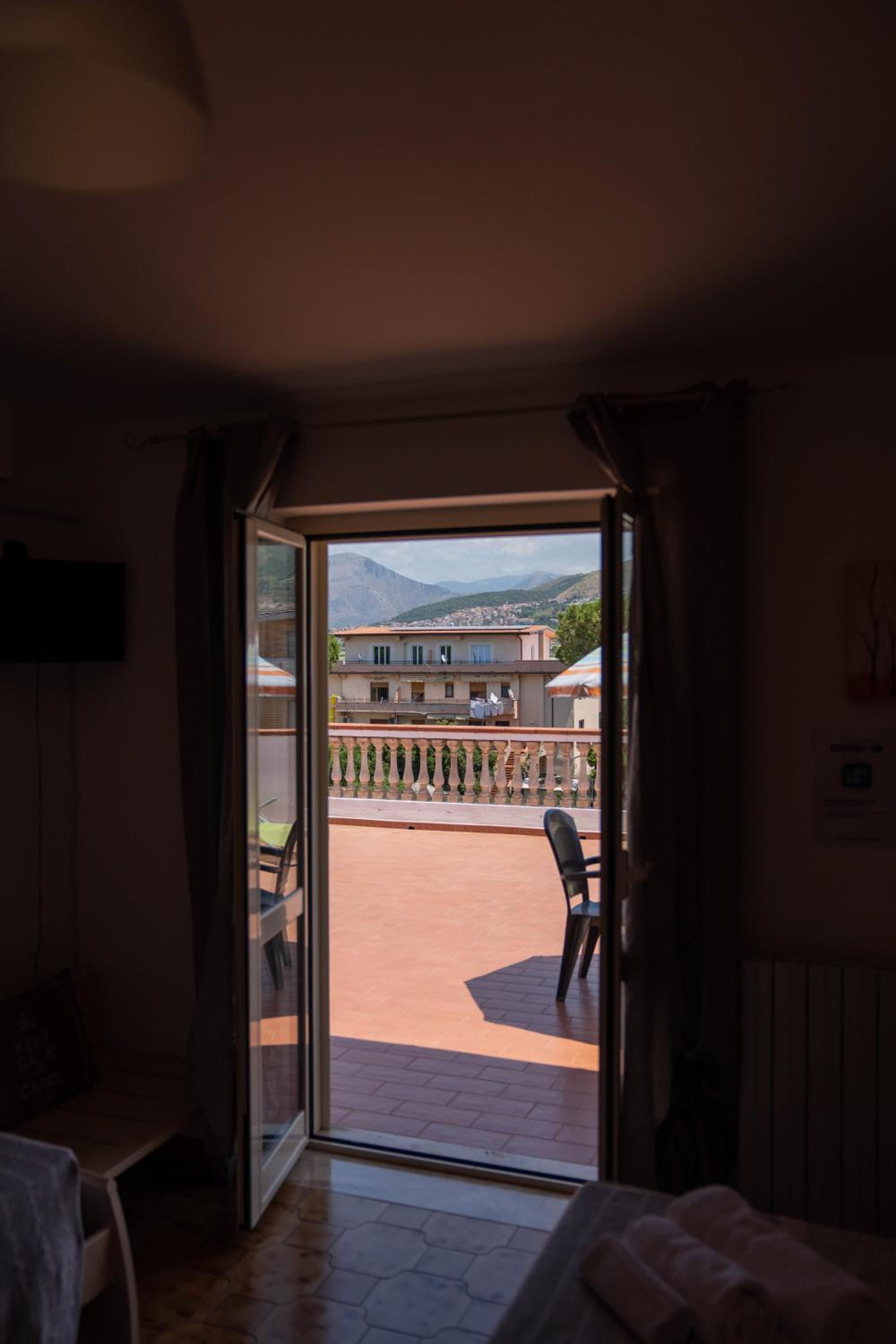 Triple Room with Private Bathroom - Photo 2