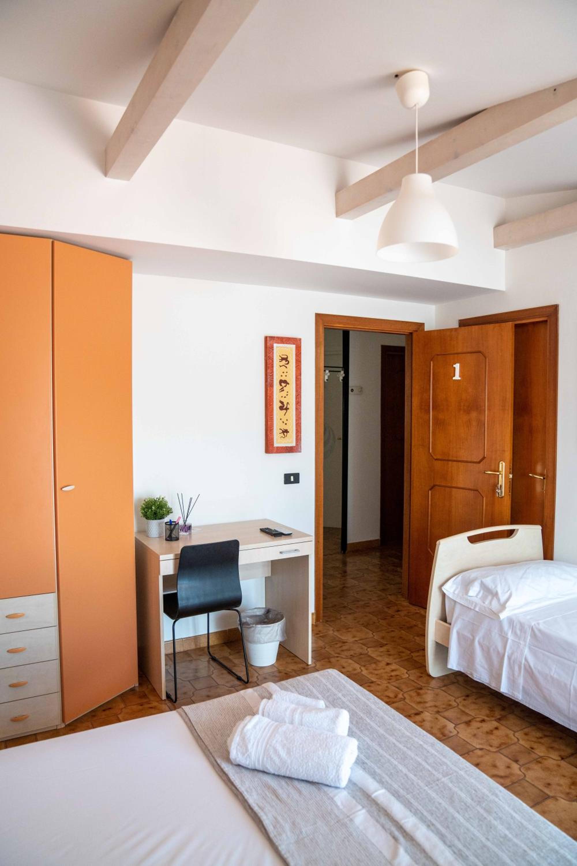 Triple Room with Private Bathroom - Photo 4