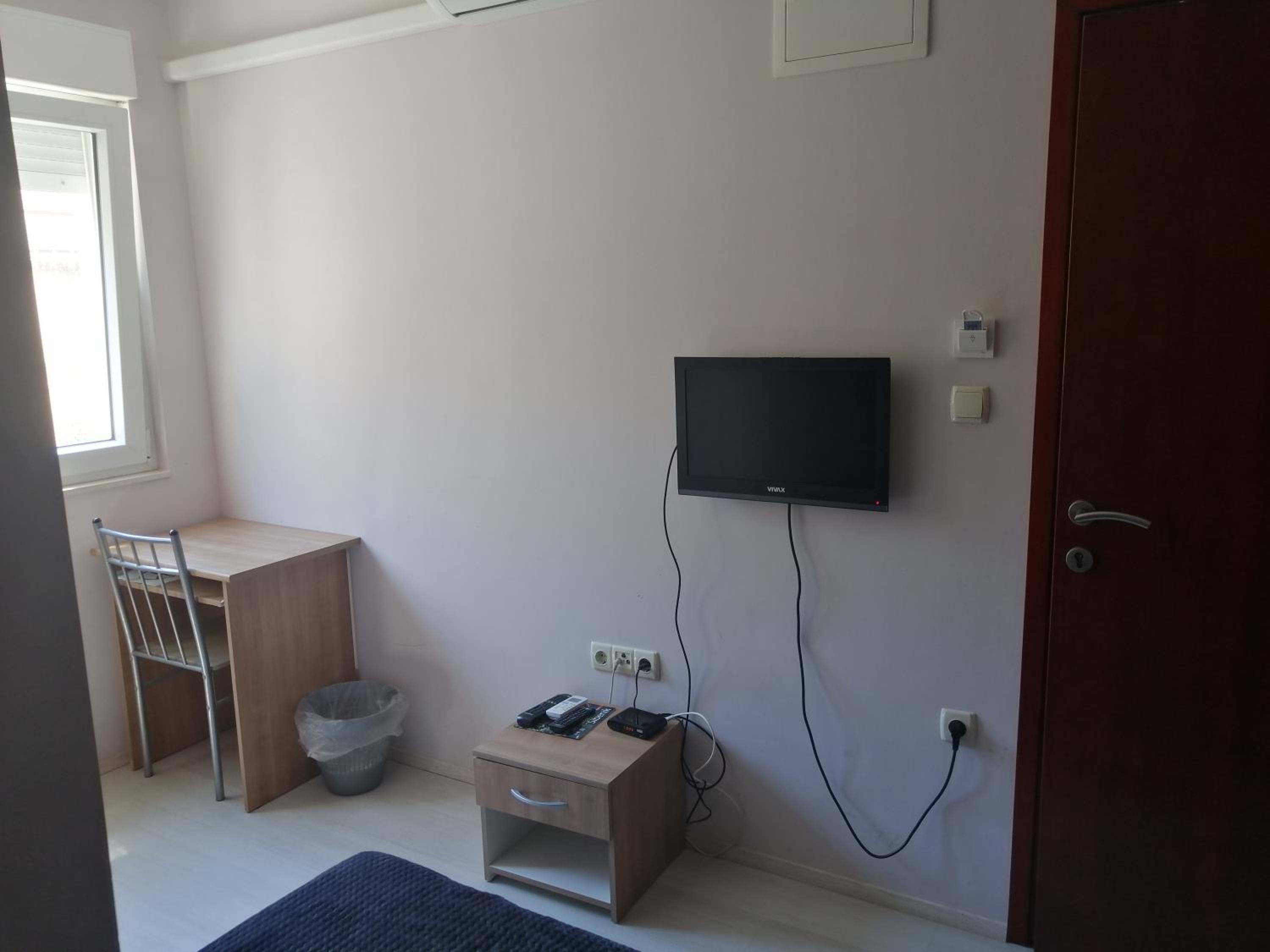 Economy Twin Room - Photo 3