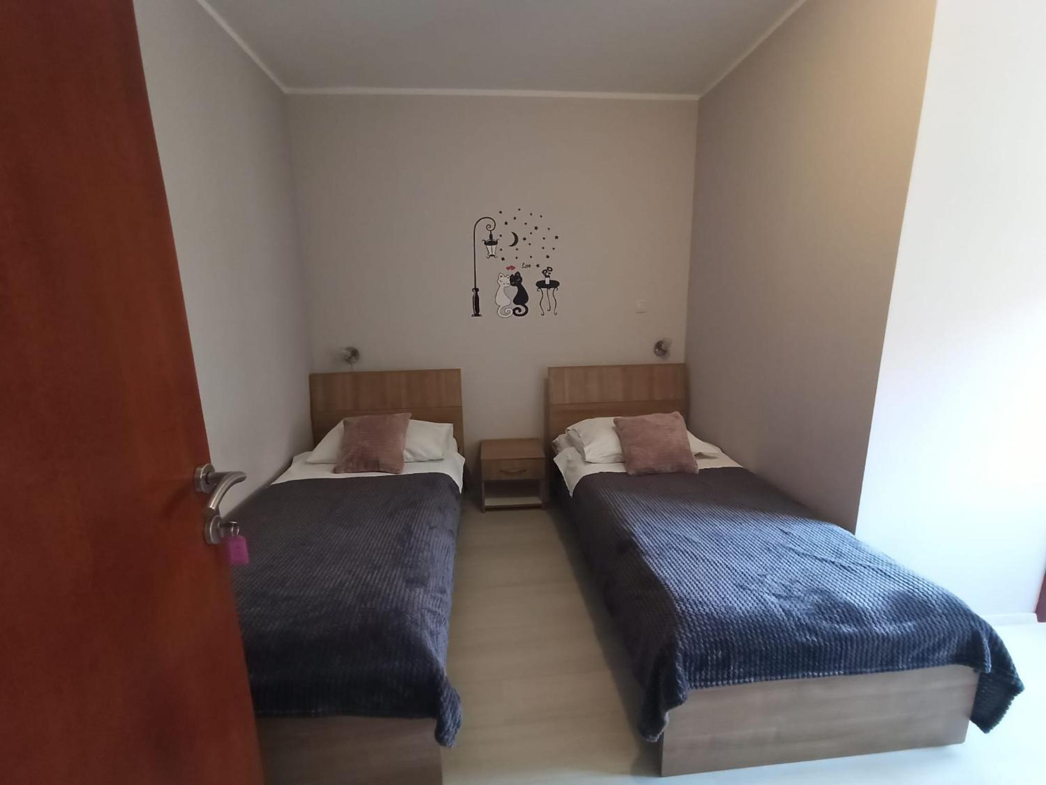 Economy Twin Room - Photo 1