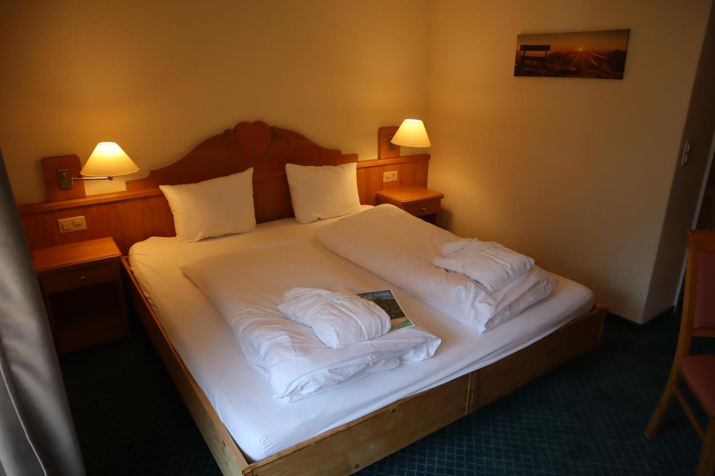 Double Room with Balcony - Photo 4