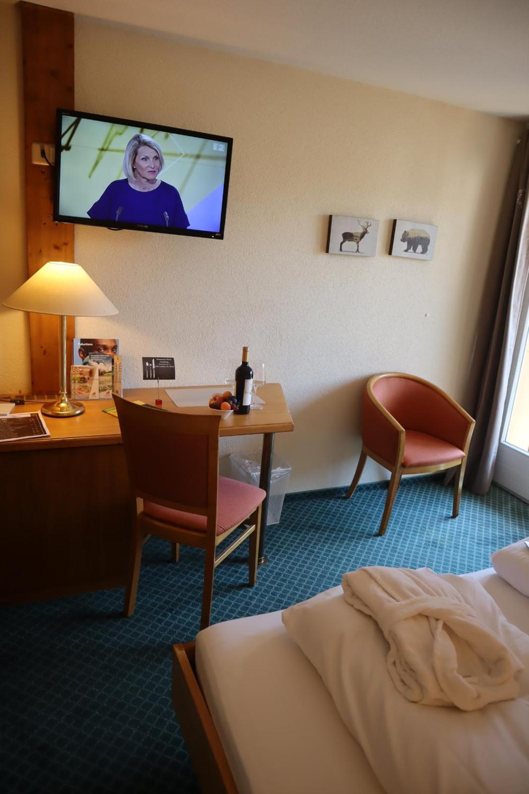 Double Room with Balcony - Photo 6