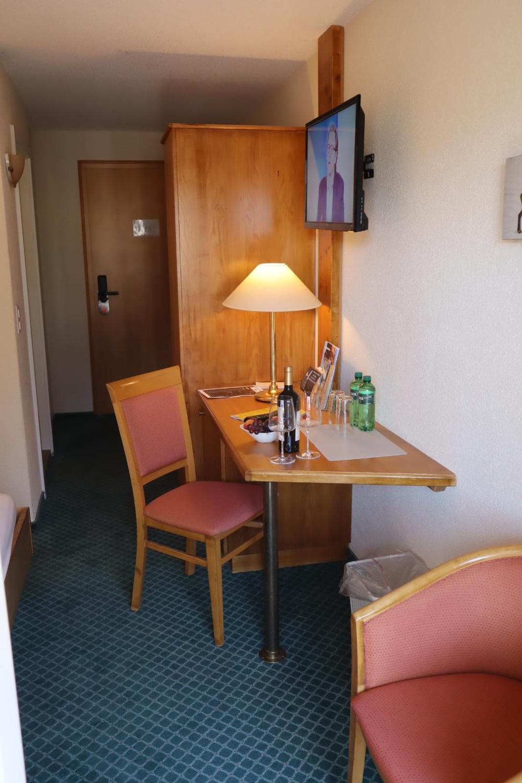 Double Room with Balcony - Photo 5