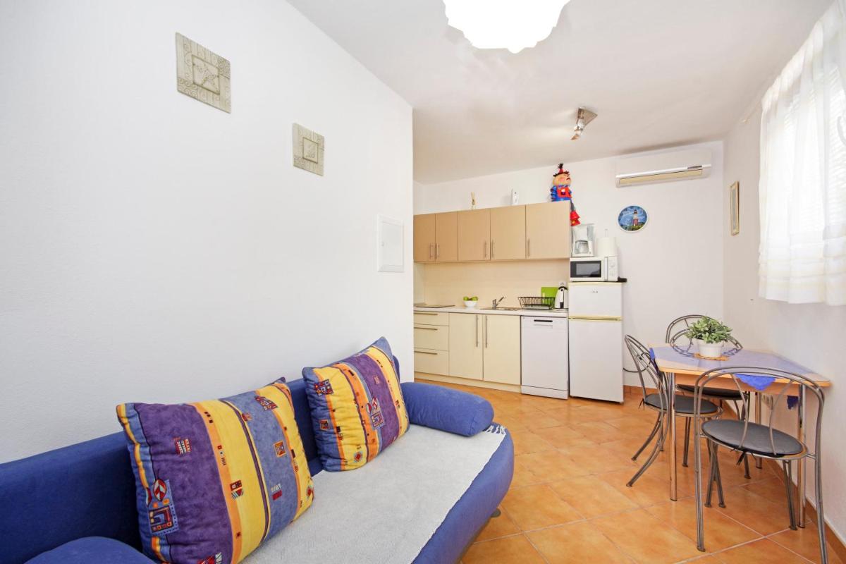 Apartment with Terrace photo 3