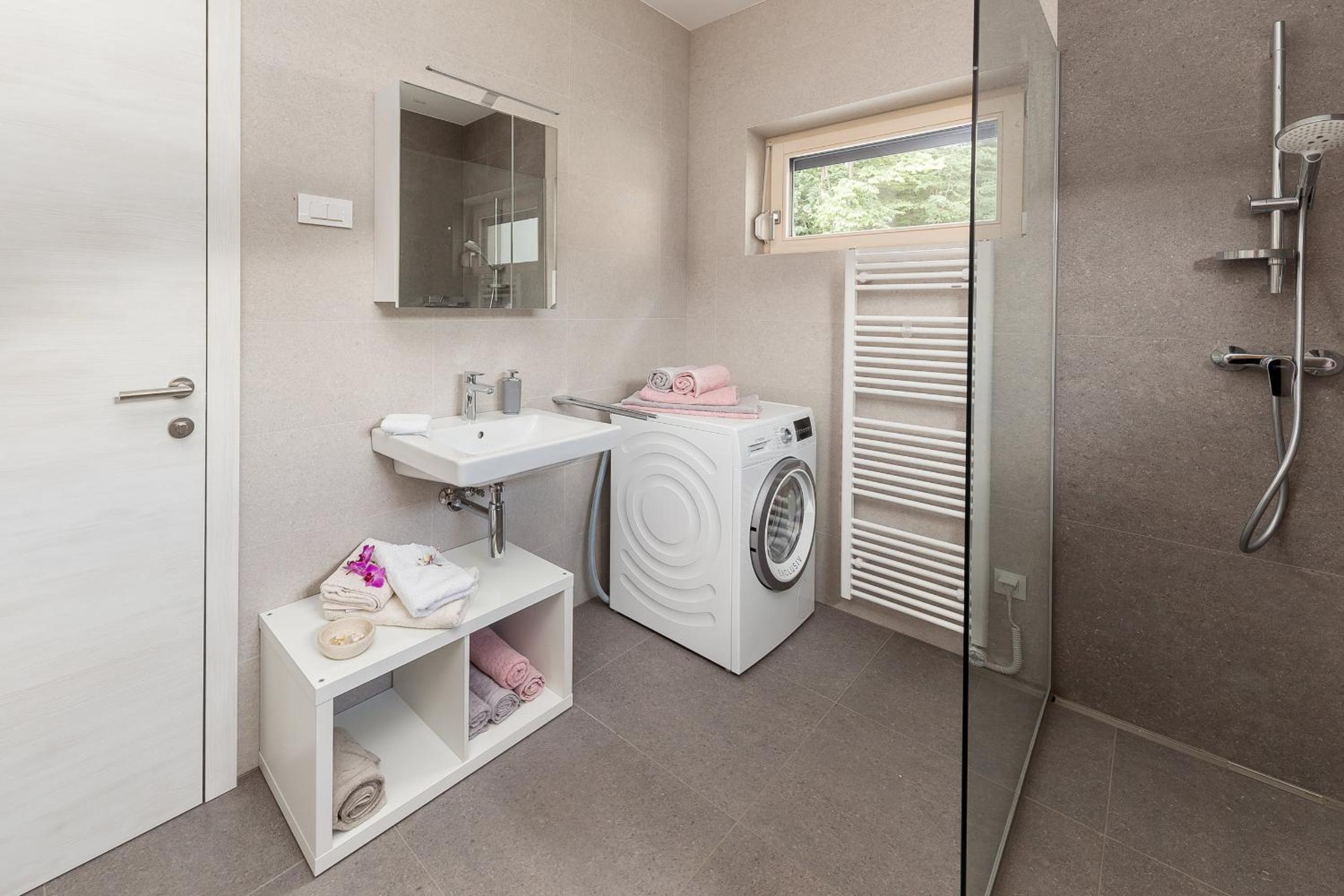 Deluxe Two-Bedroom Apartment with Balcony photo 2