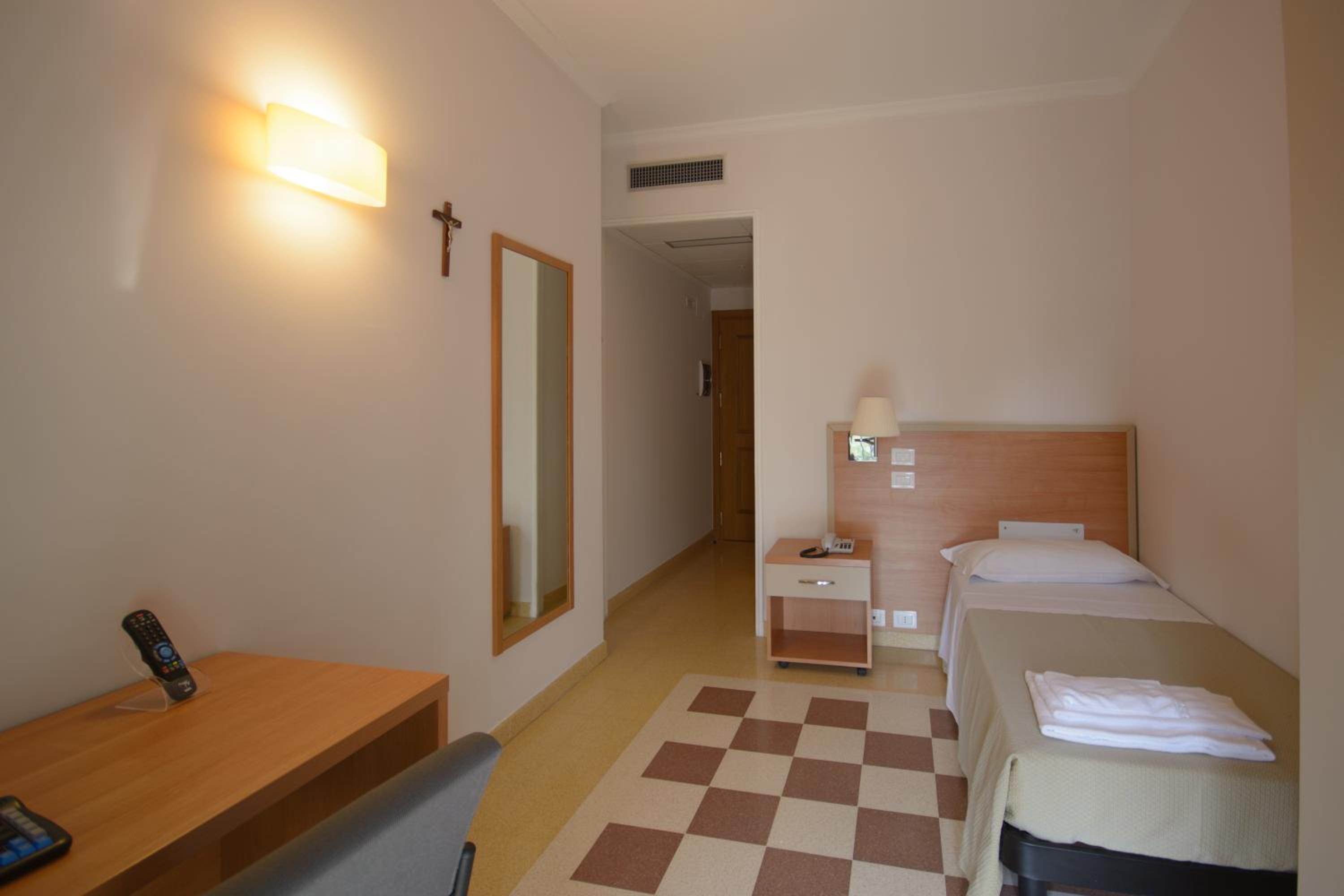 Standard Single Room photo 3