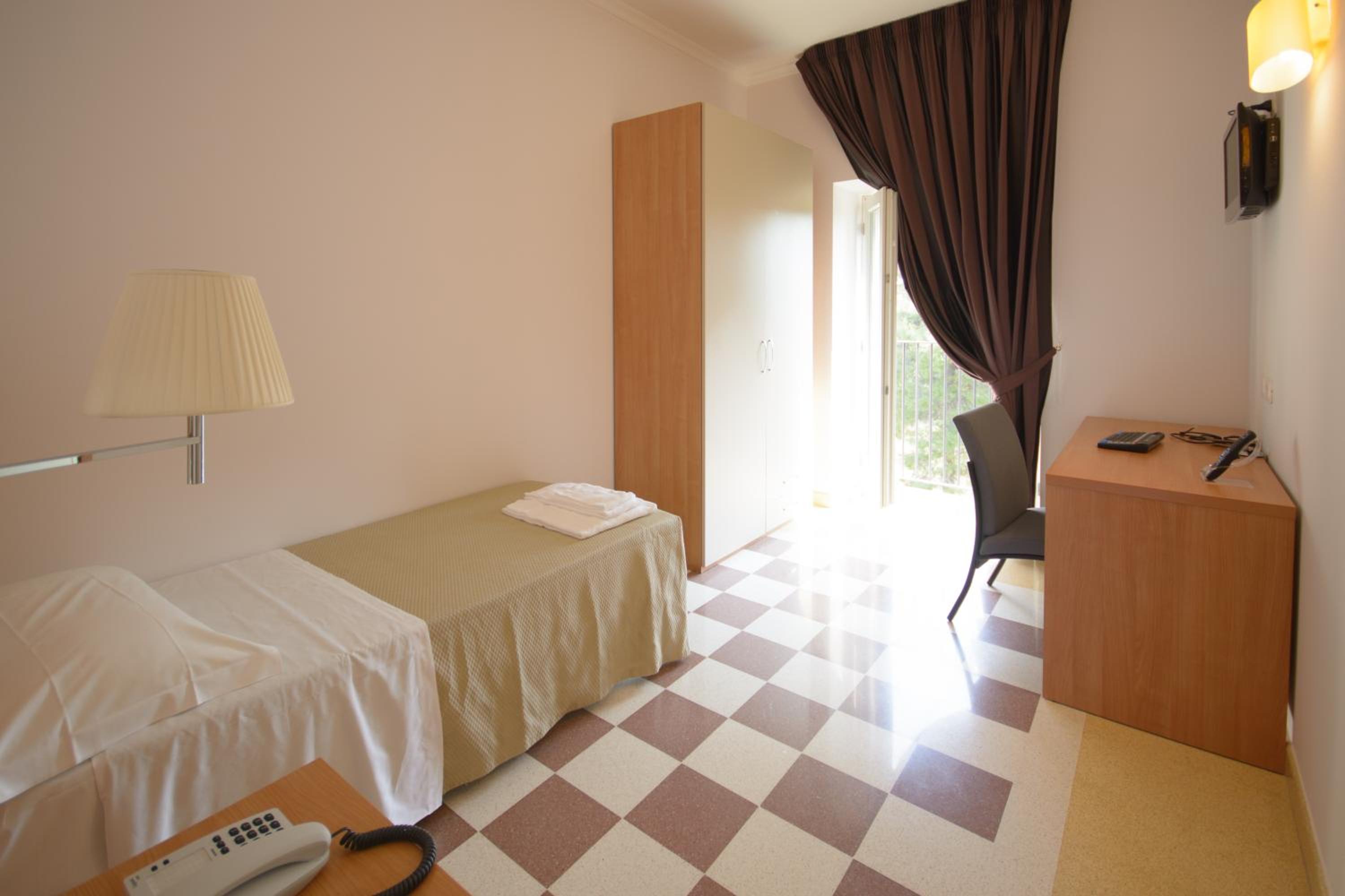 Standard Single Room photo 2