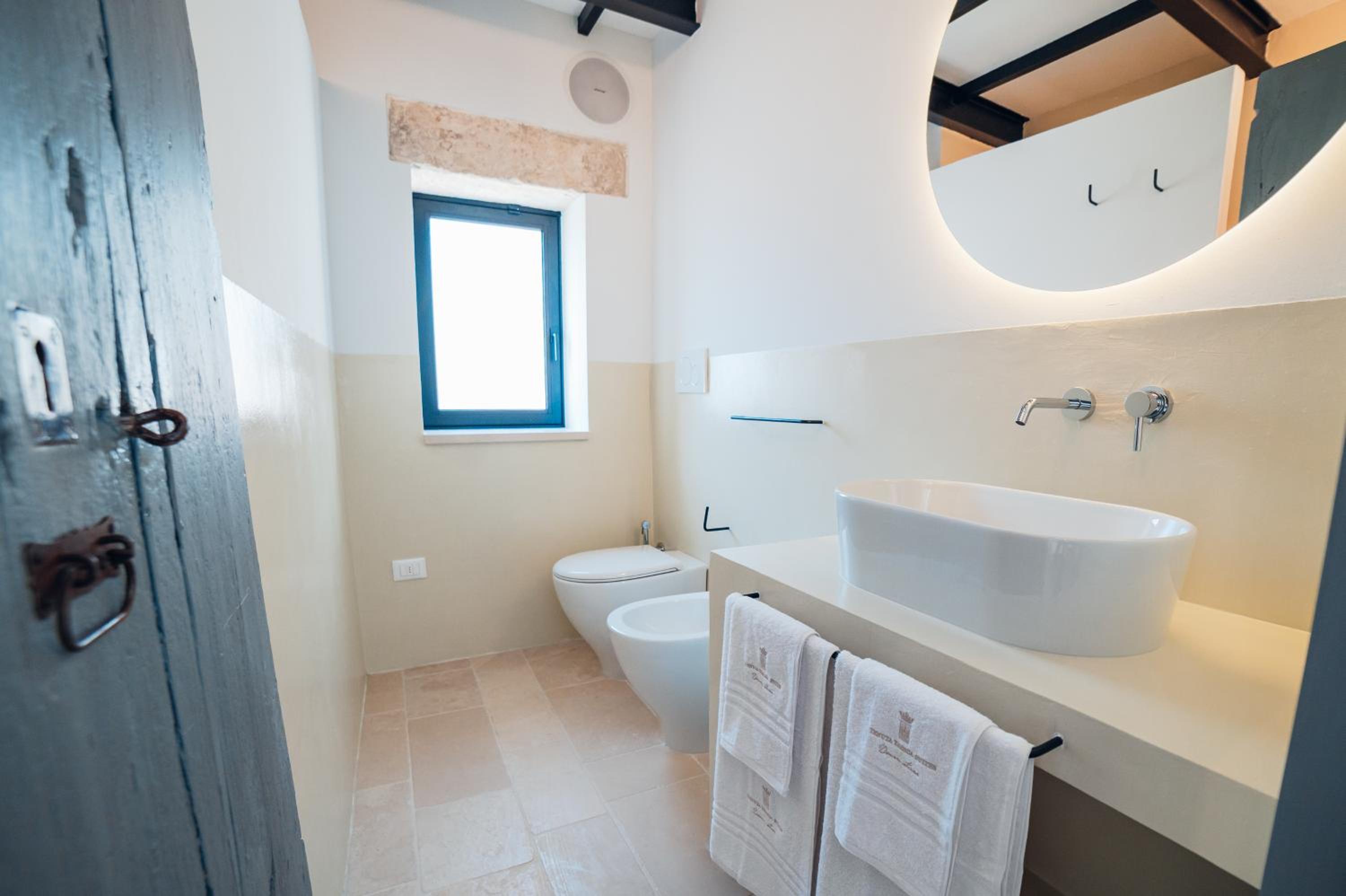 King Suite with Hydromassage photo 2