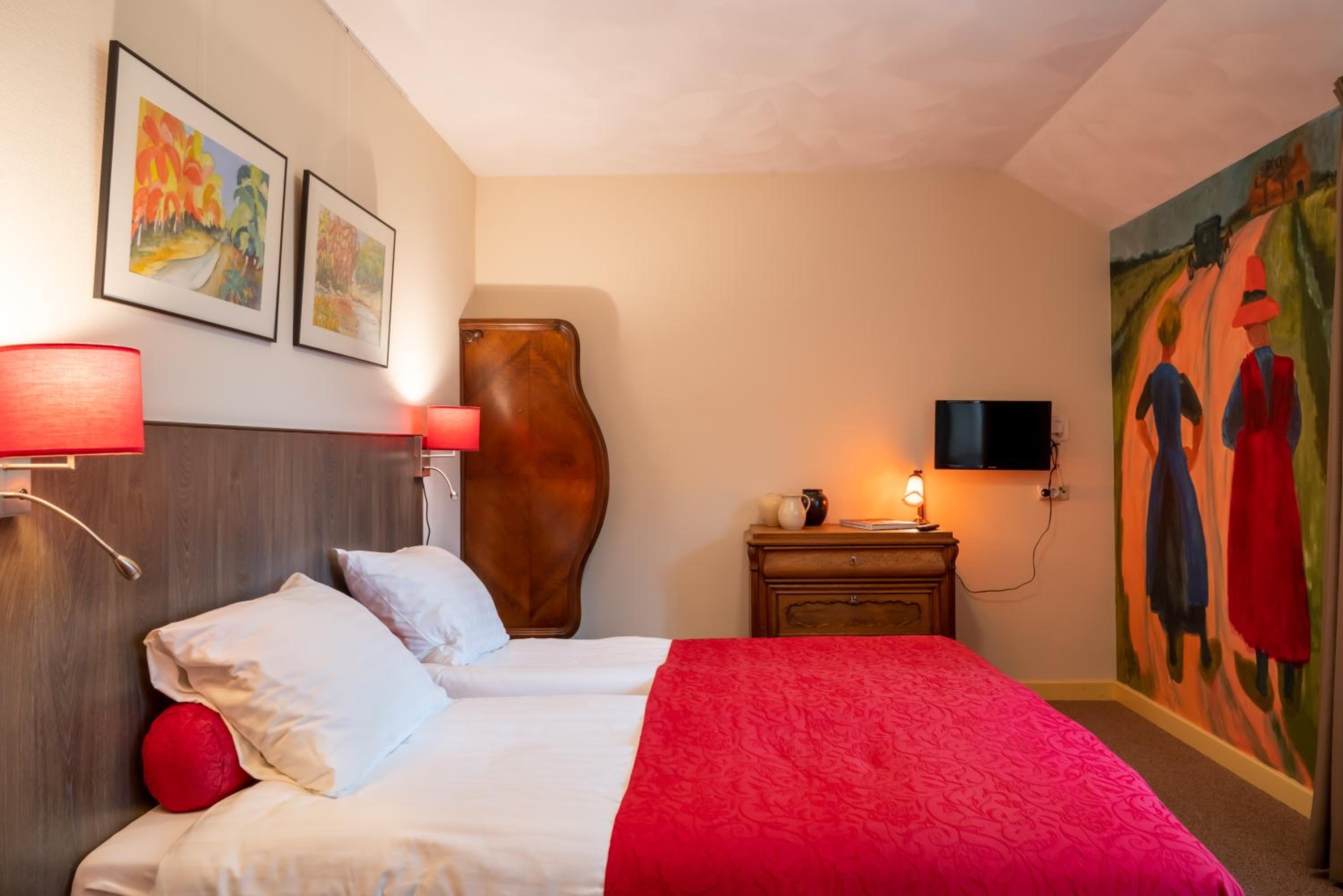 Twin Room with Private Bathroom photo 2
